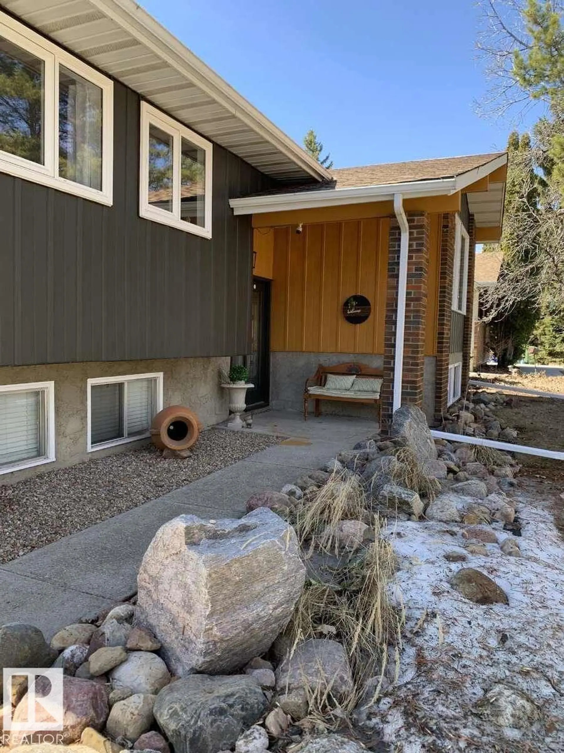 83 Lorraine CR - Image 2
