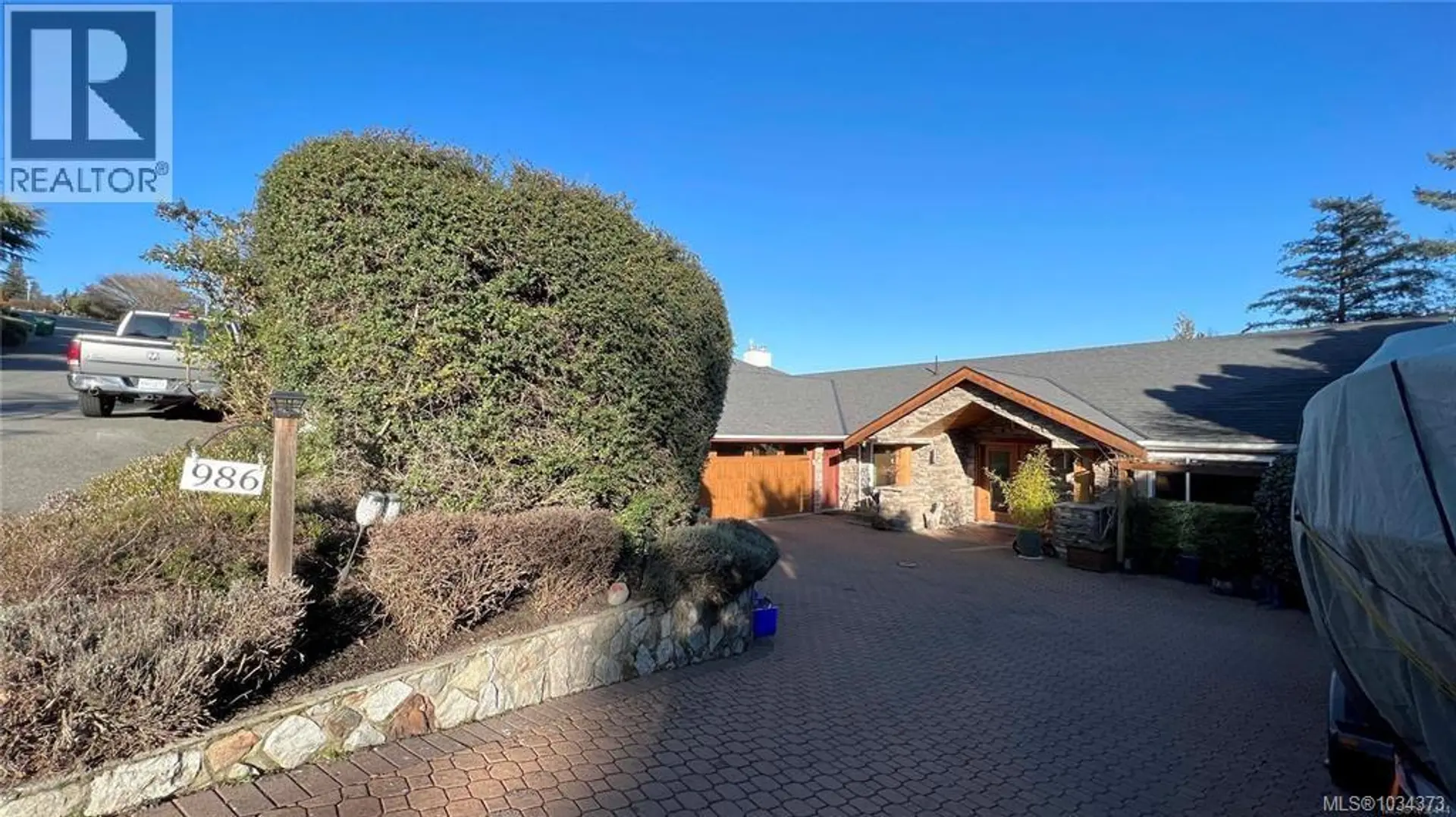 Property at 986 Seapearl Pl, Saanich, BC
