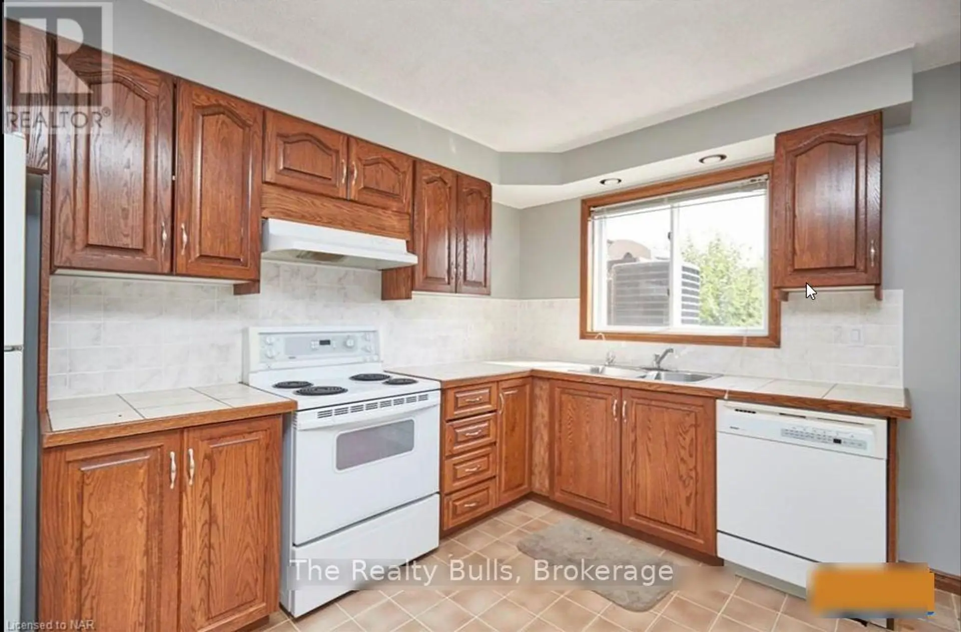 41 POPLAR CRESCENT - Image 12