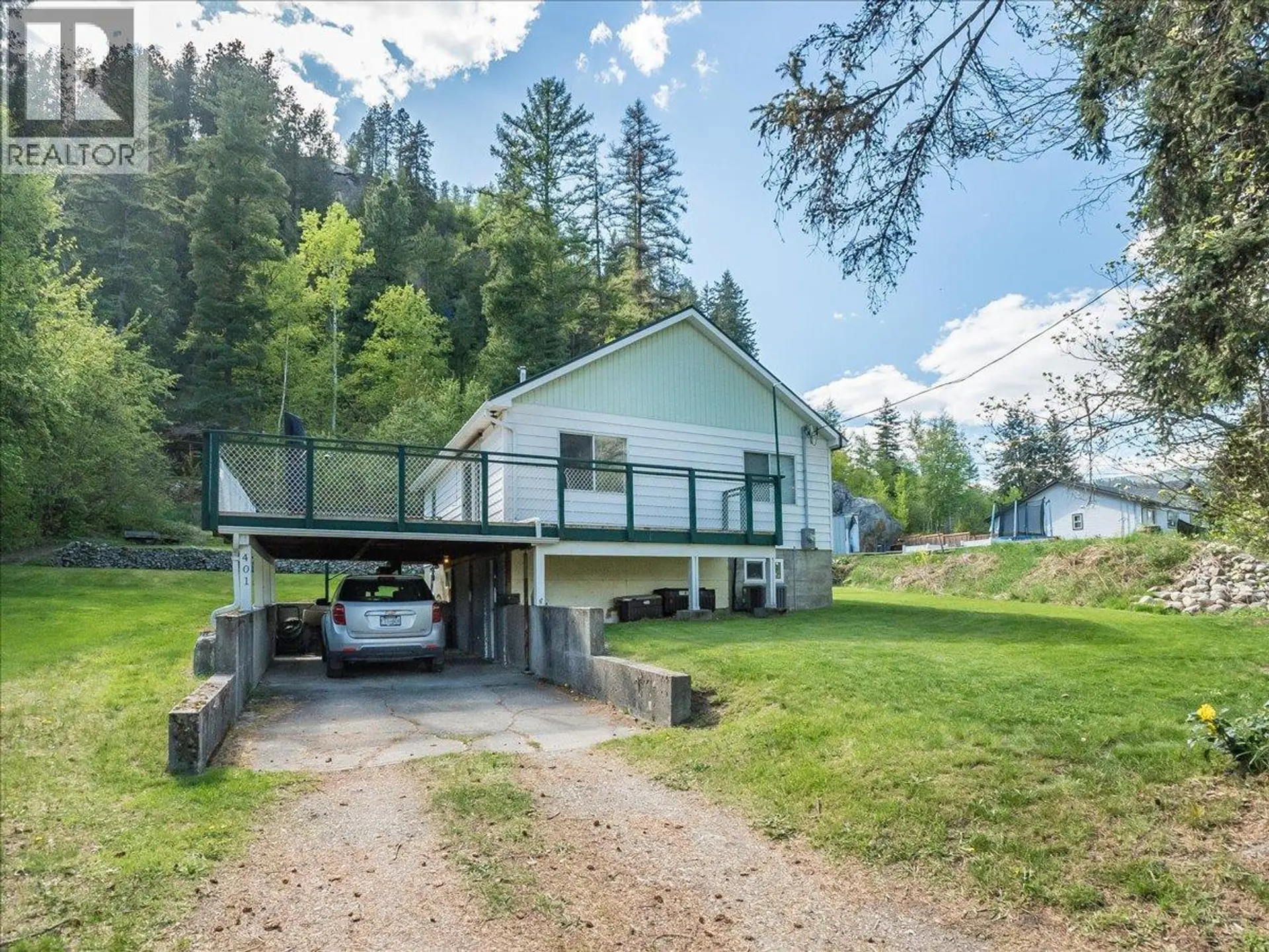 Property at 401 Lakeview Street, Castlegar, BC