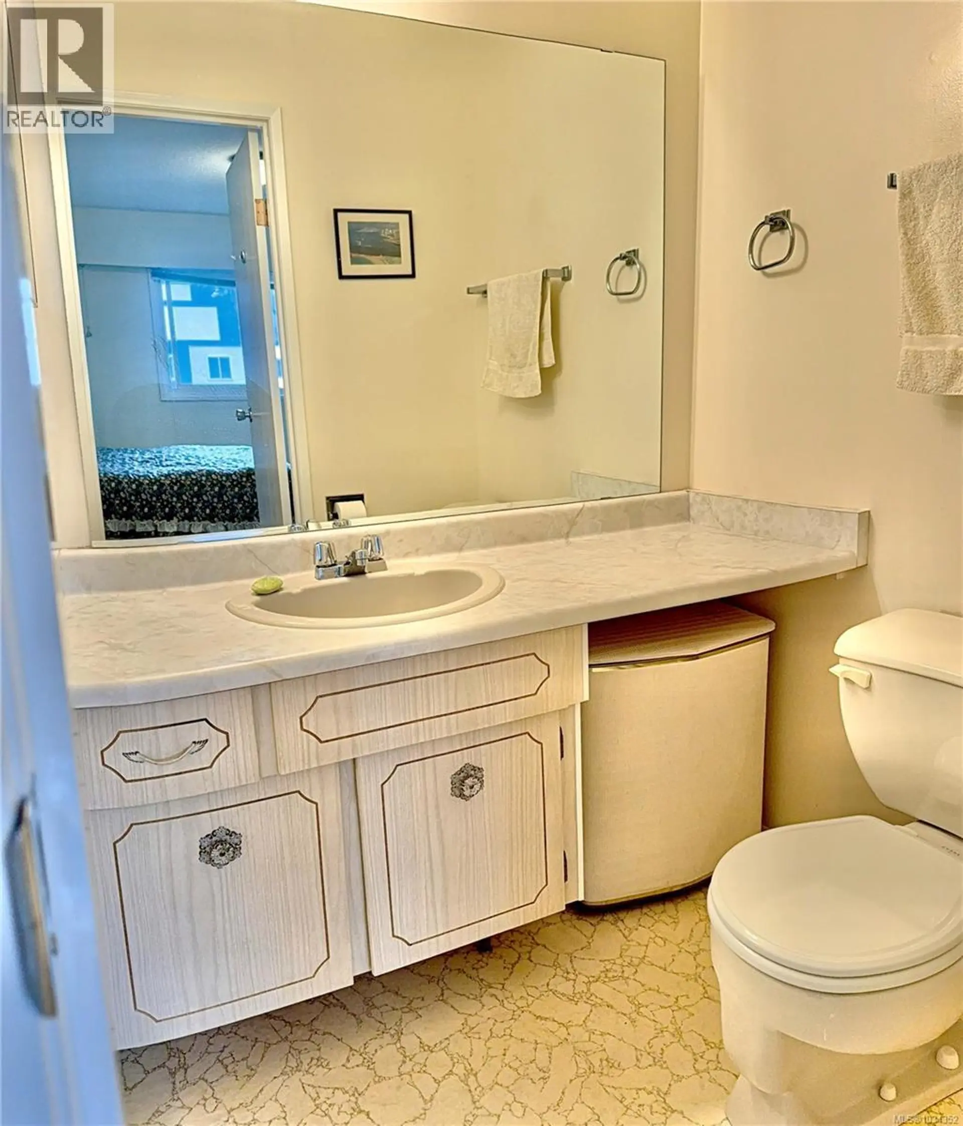 #403 1115 Rockland Ave - Image 12