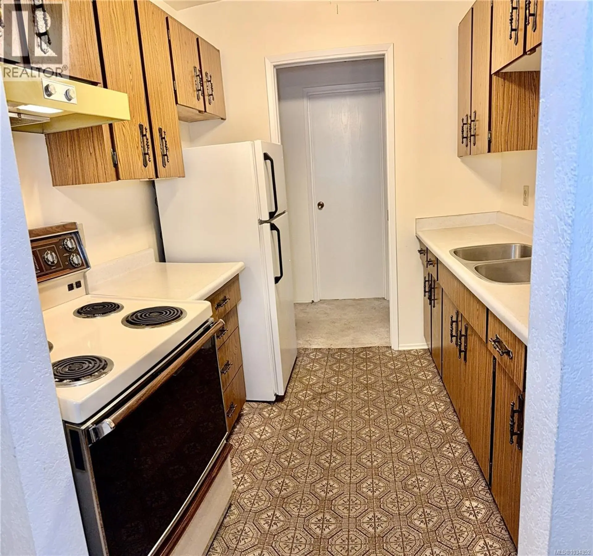 #403 1115 Rockland Ave - Image 6