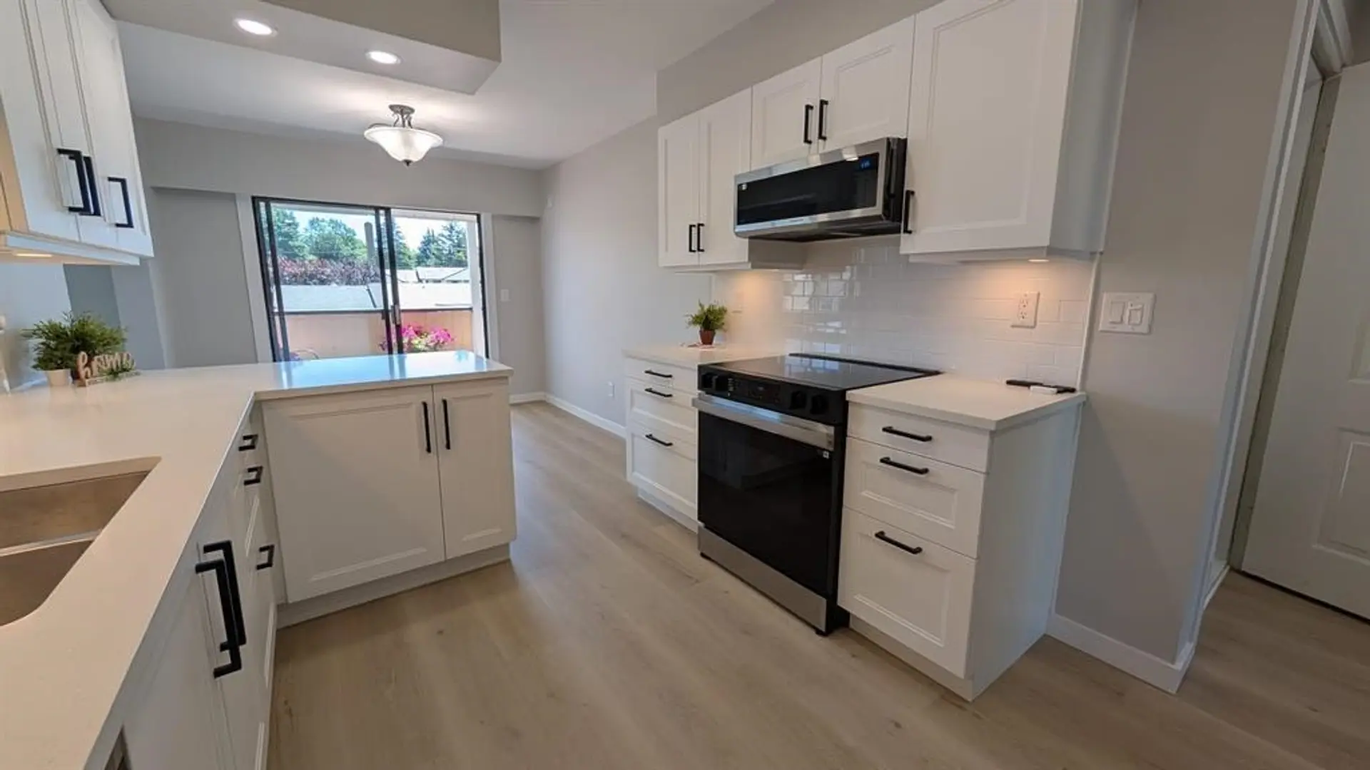 #40 32959 George Ferguson Way - Image 3