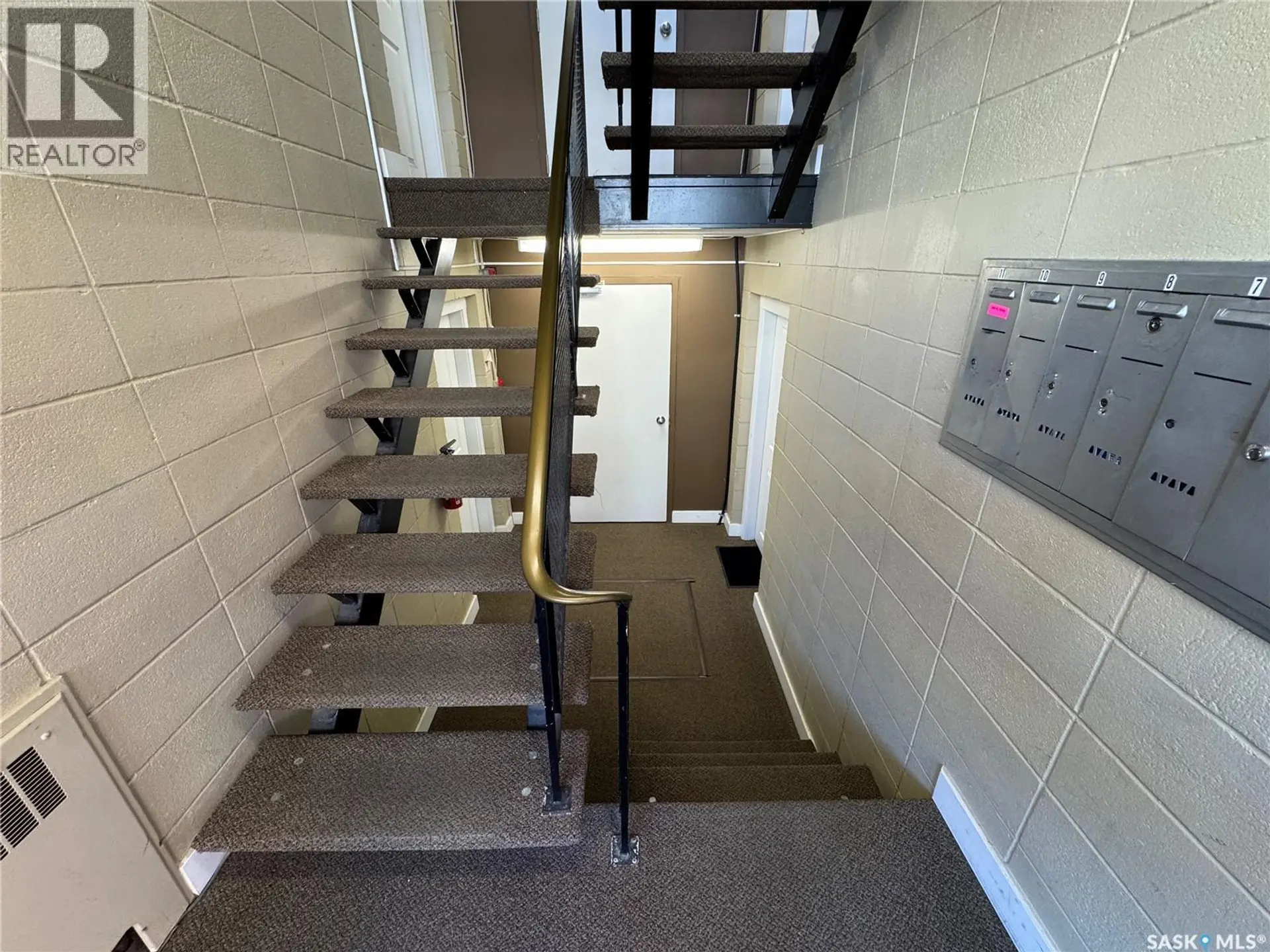 #2A 2125 LORNE STREET - Image 4