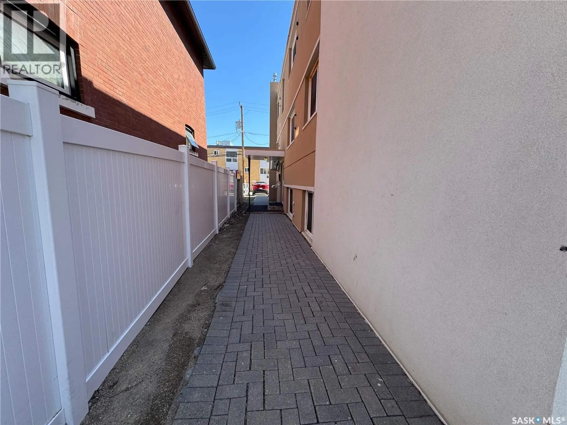 #2A 2125 LORNE STREET - Image 2