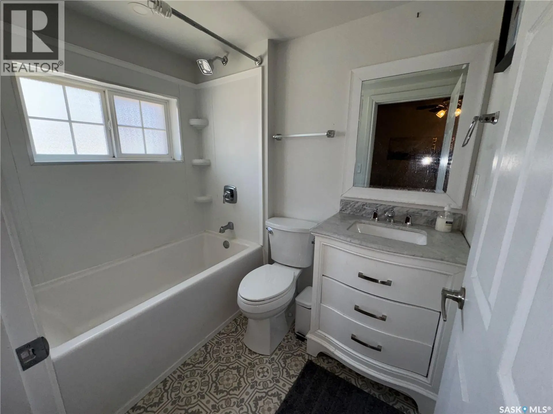 #2A 2125 LORNE STREET - Image 9