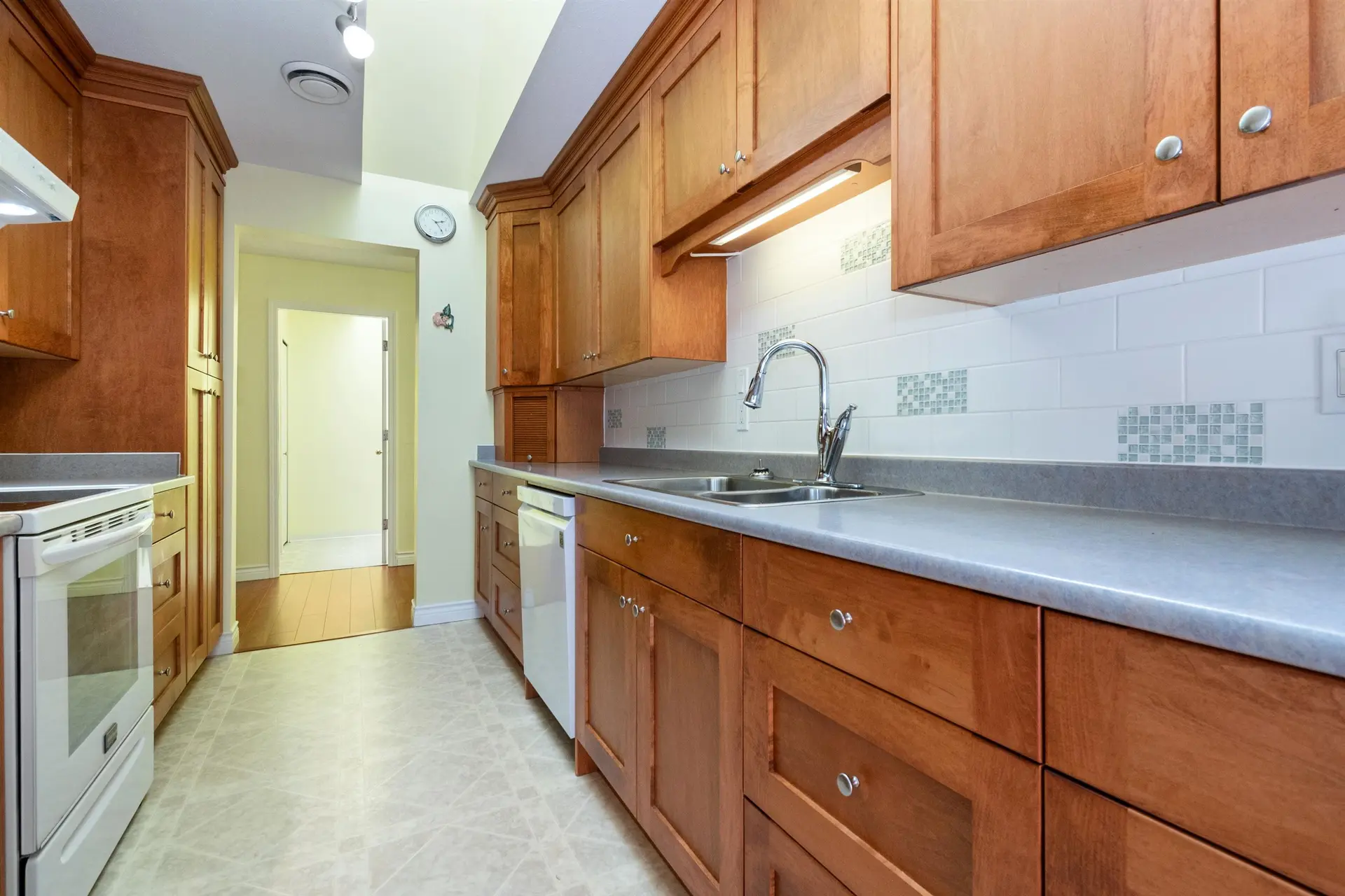 #401 9175 Edward Street - Image 4