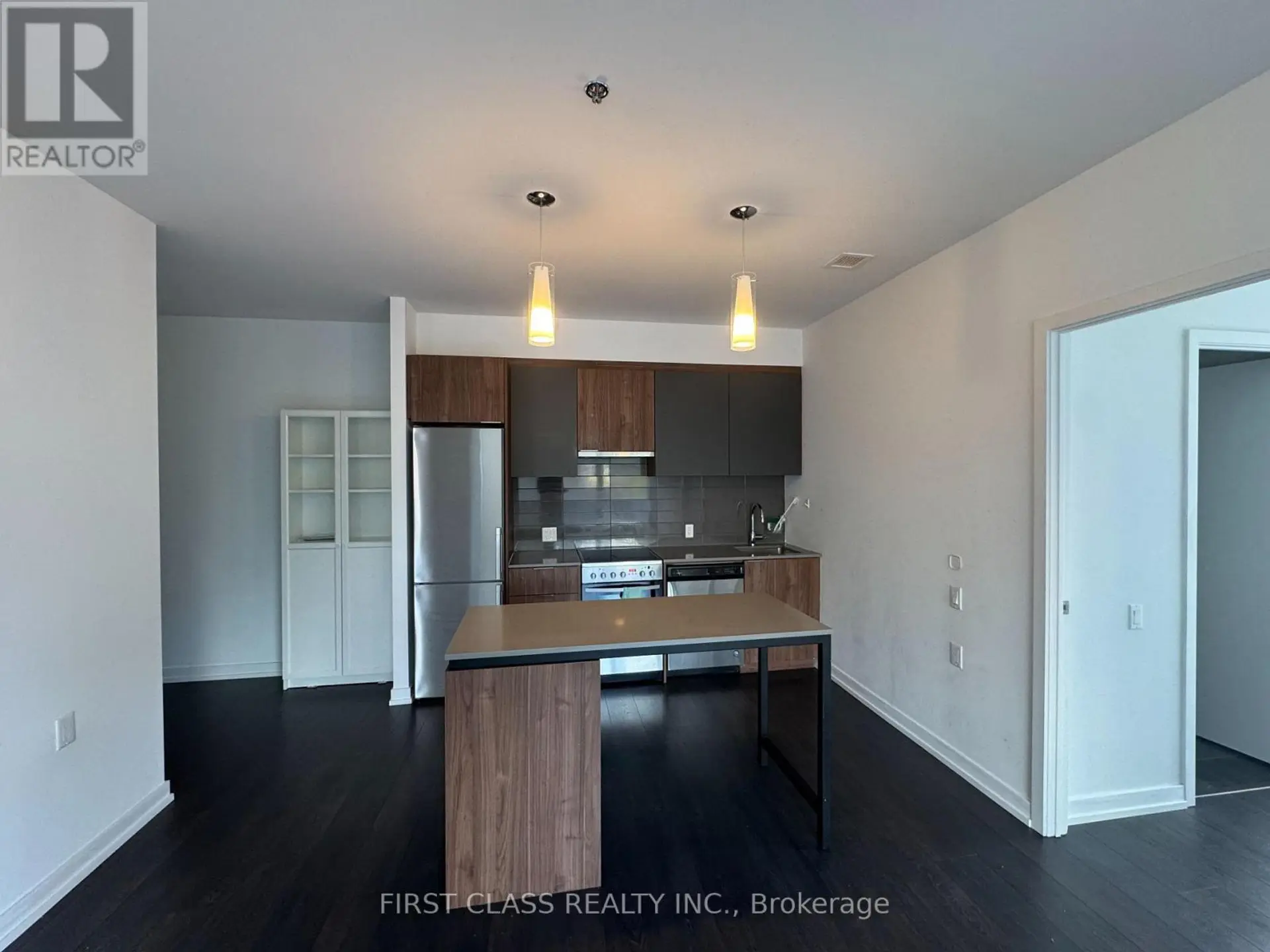 #407 203 COLLEGE STREET - Image 4