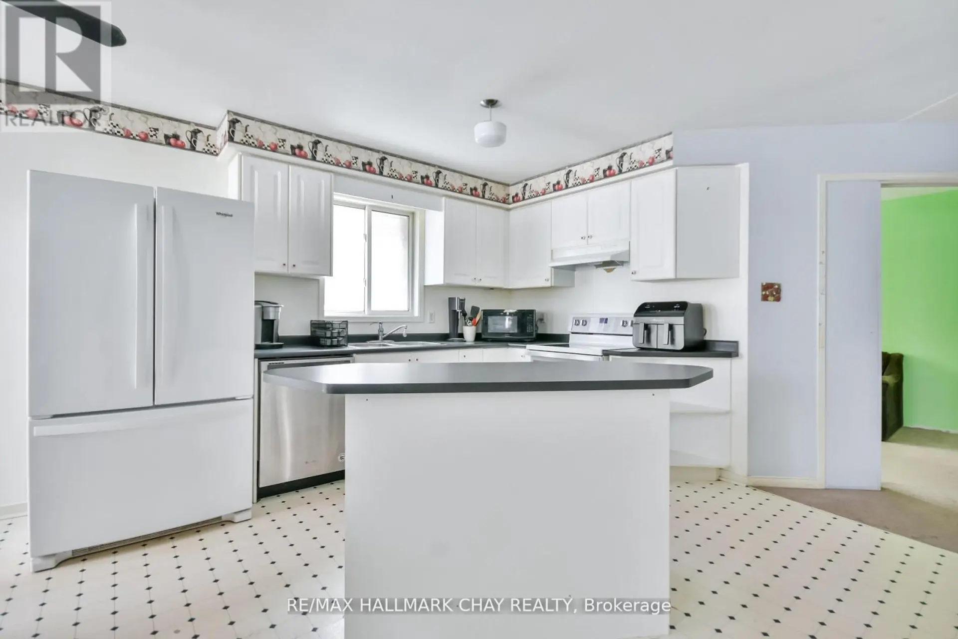 37 LOON AVENUE - Image 3