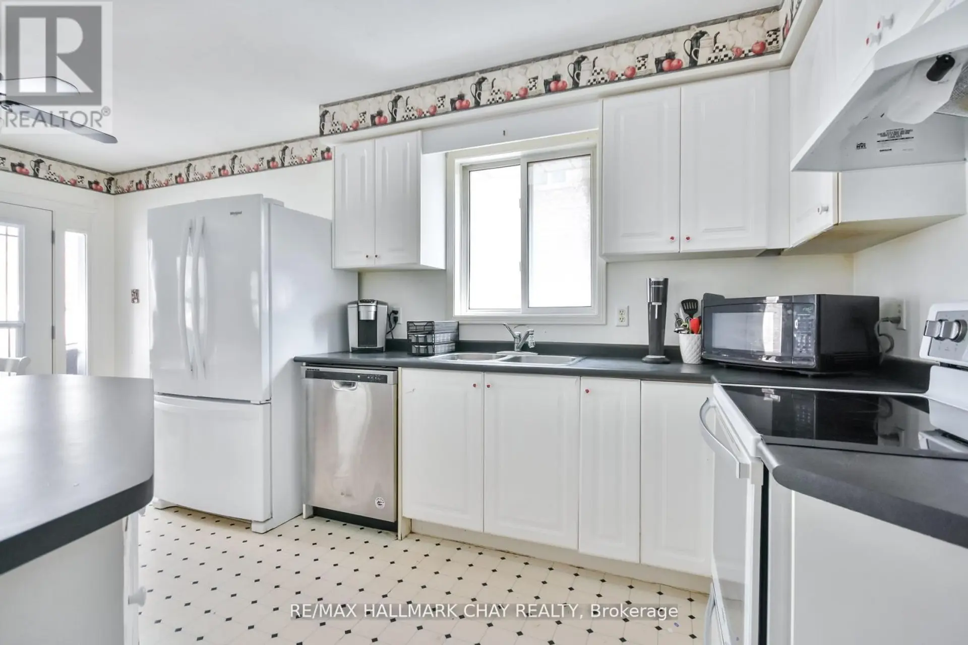 37 LOON AVENUE - Image 4