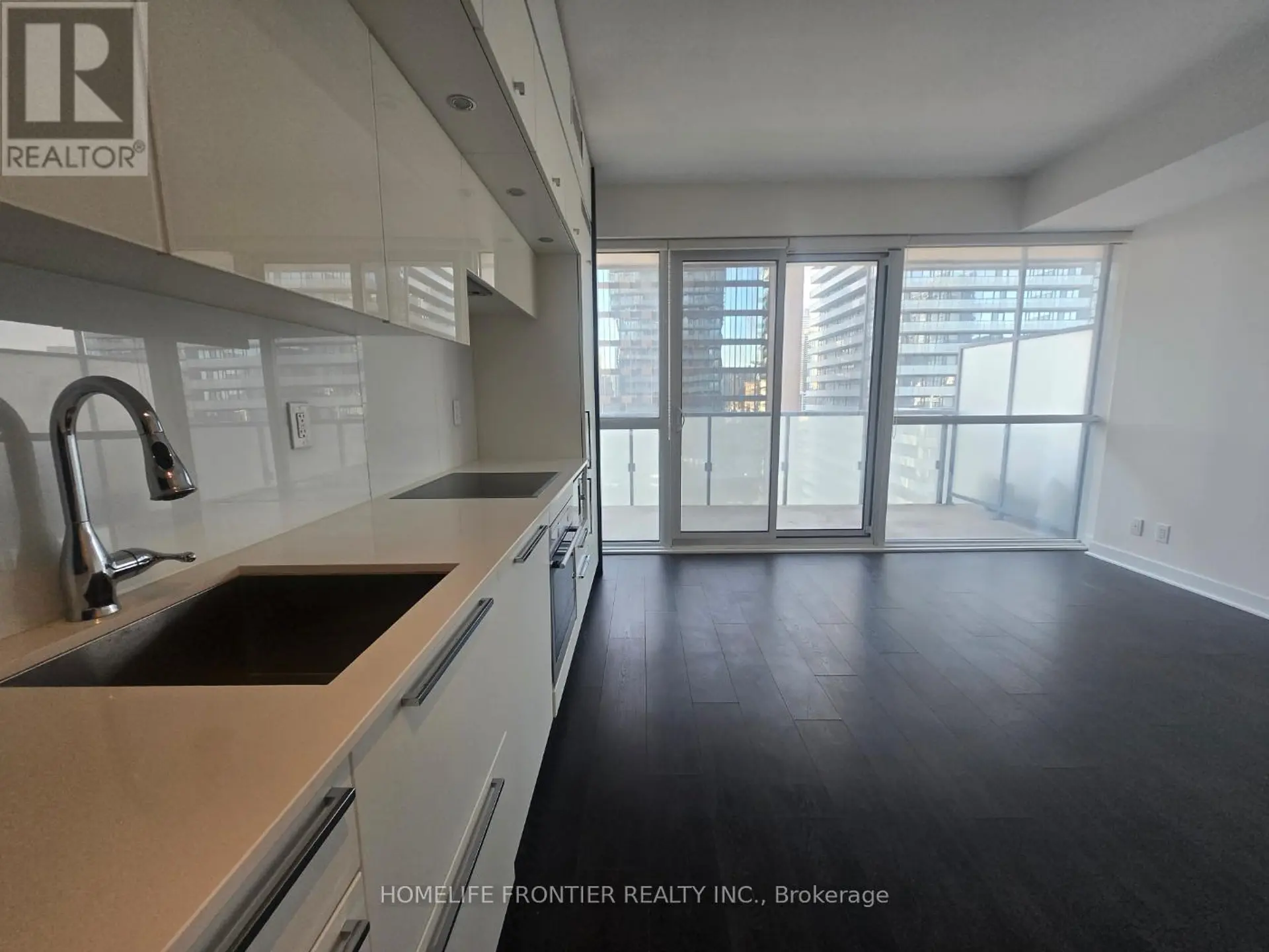 #2106 15 GRENVILLE STREET - Image 4