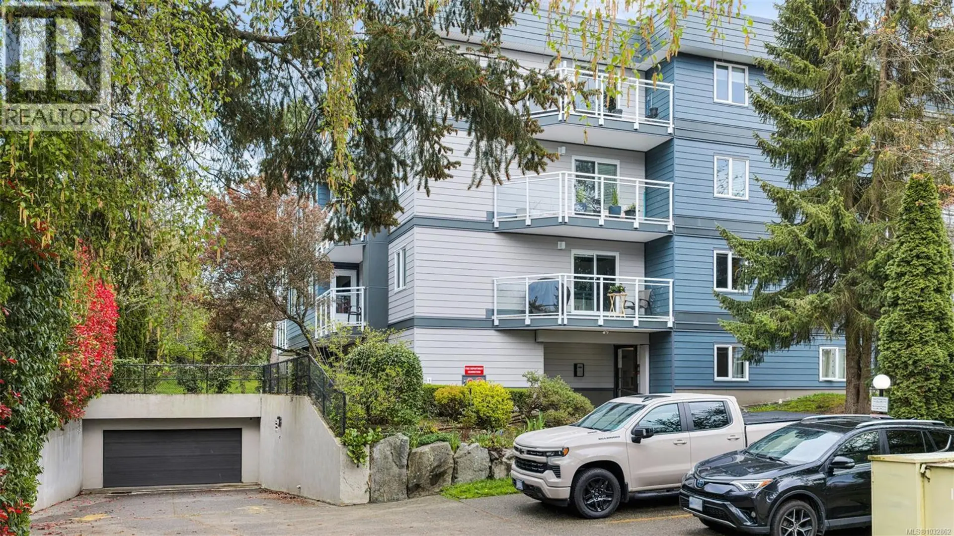 Property at #8 949 Cloverdale Ave, Saanich, BC