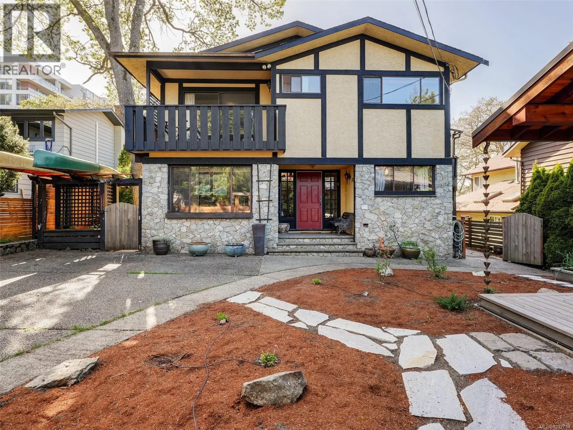 Property at 1018 Terrace Ave, Victoria, BC