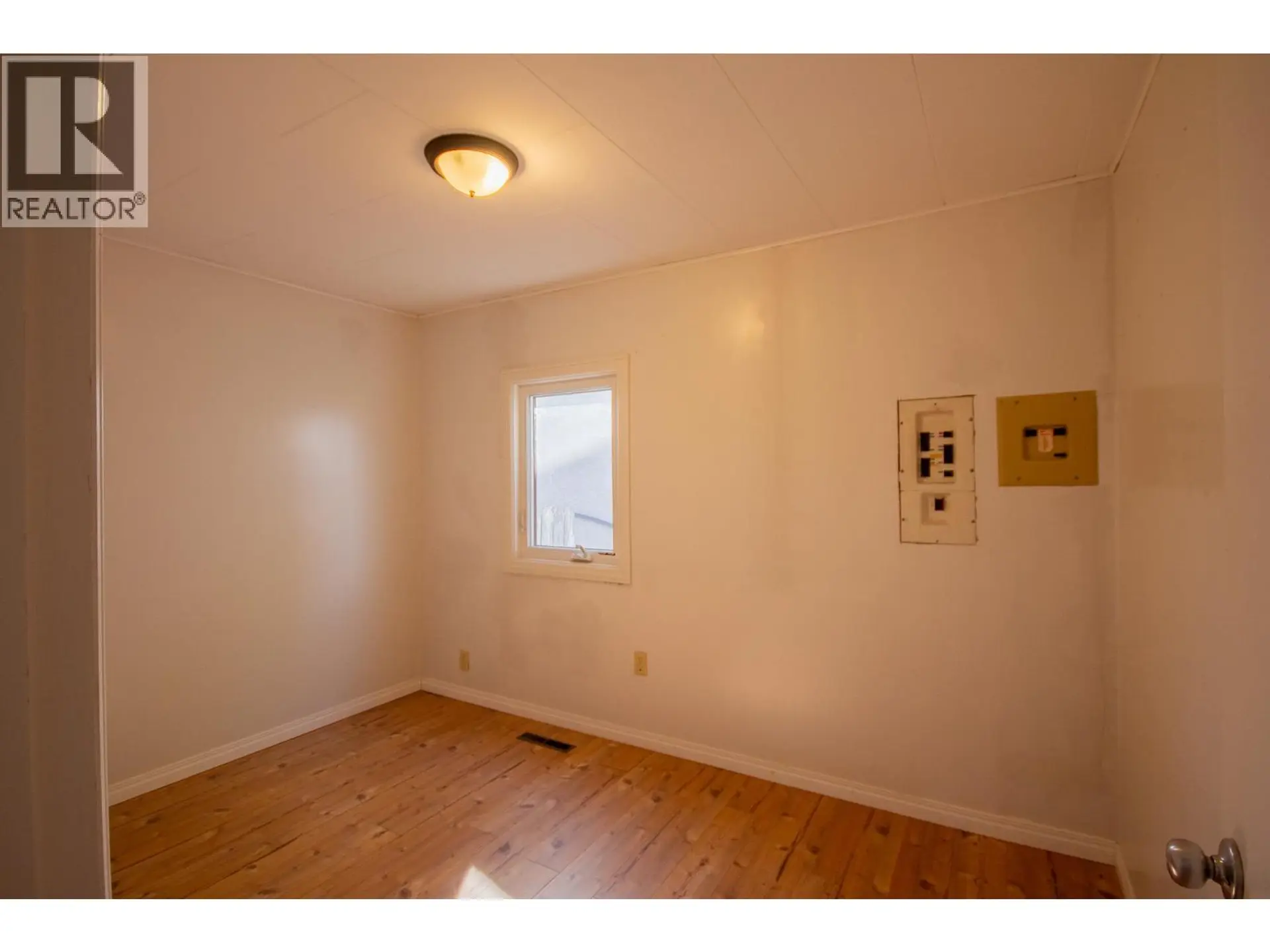 9208 7 Street - Image 8