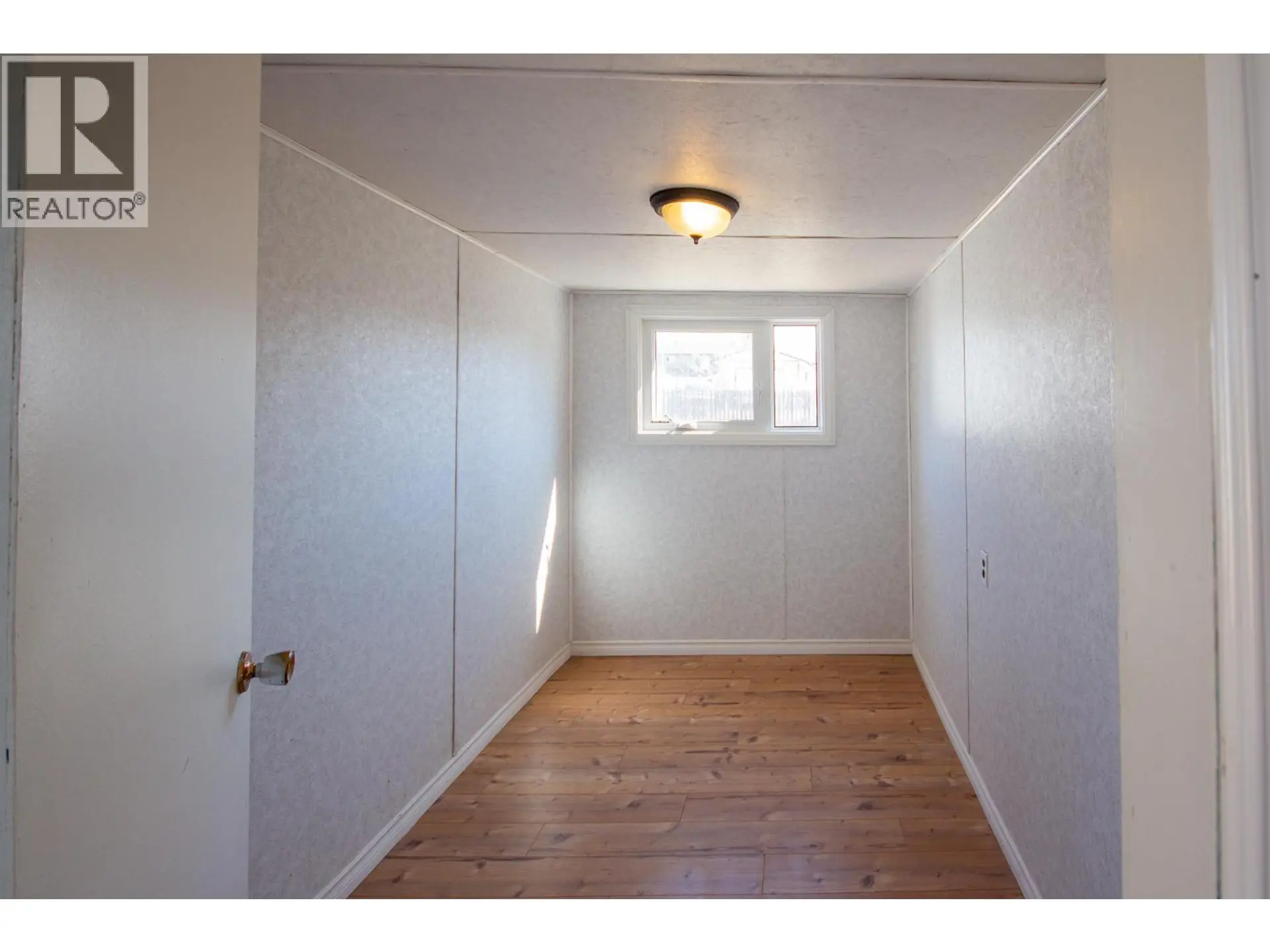 9208 7 Street - Image 10