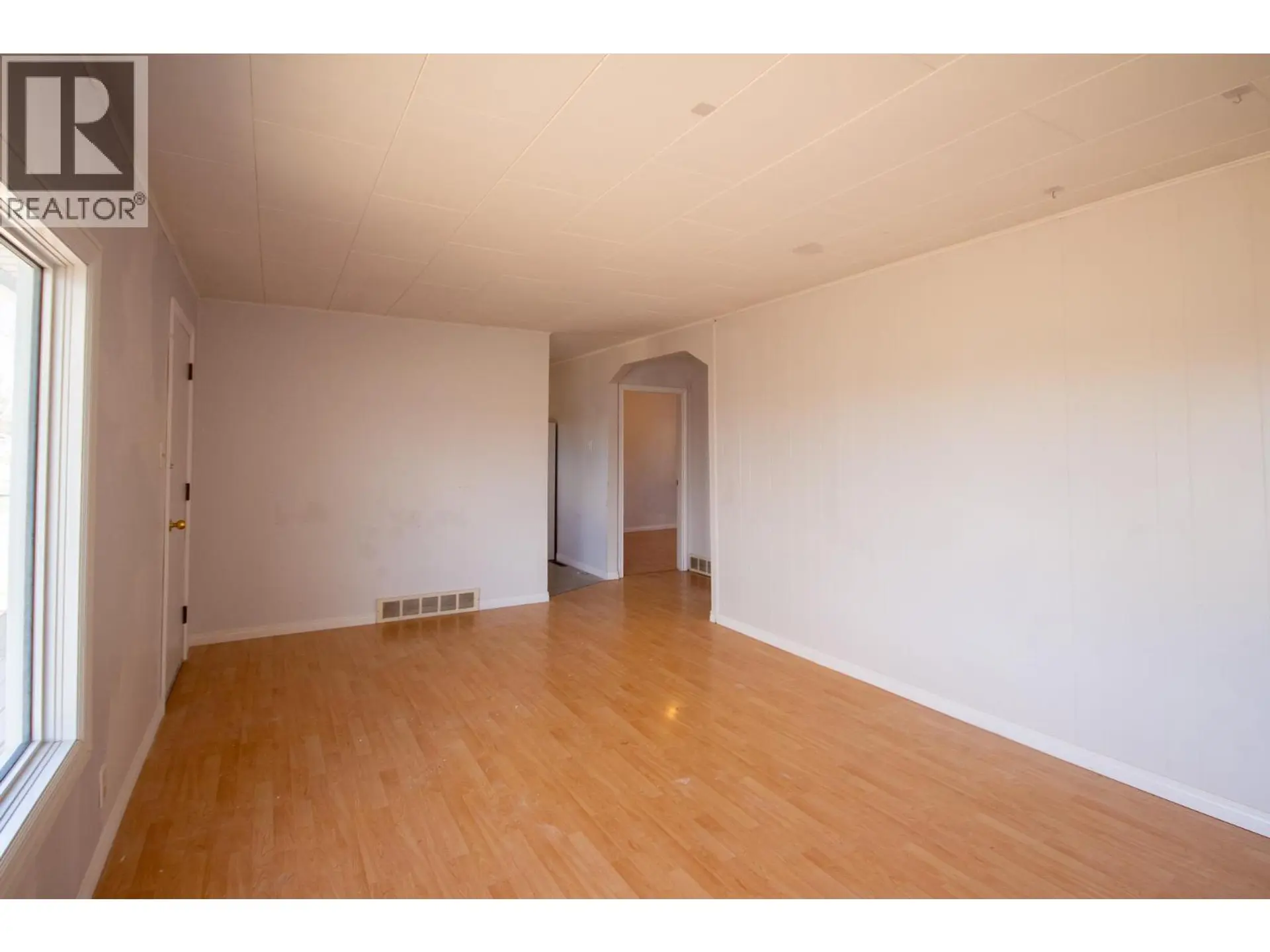 9208 7 Street - Image 4