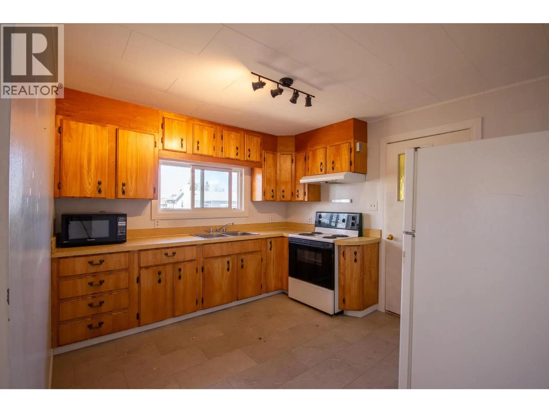 9208 7 Street - Image 2