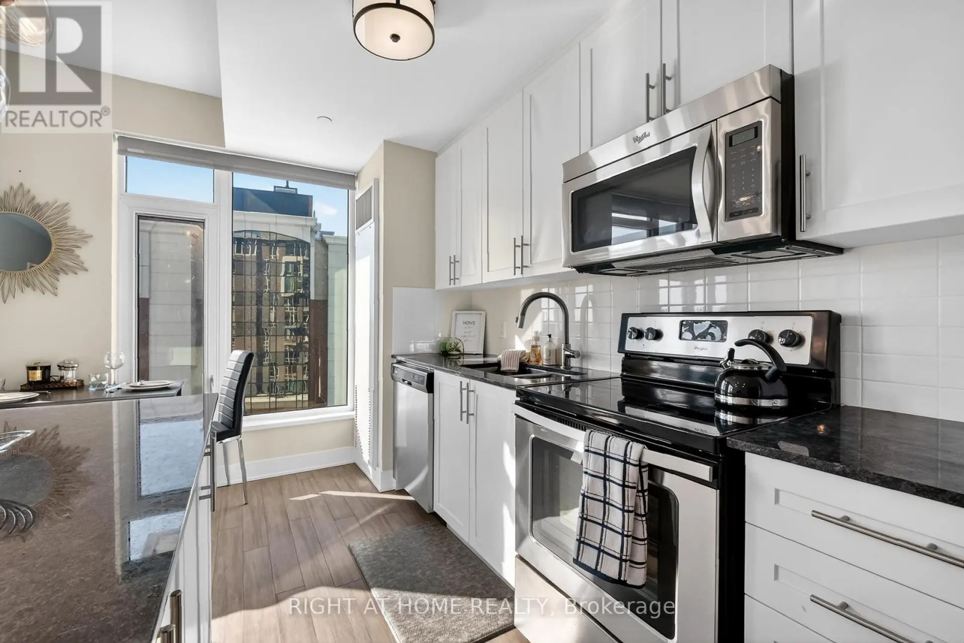 #806 118 HOLMWOOD AVENUE - Image 11