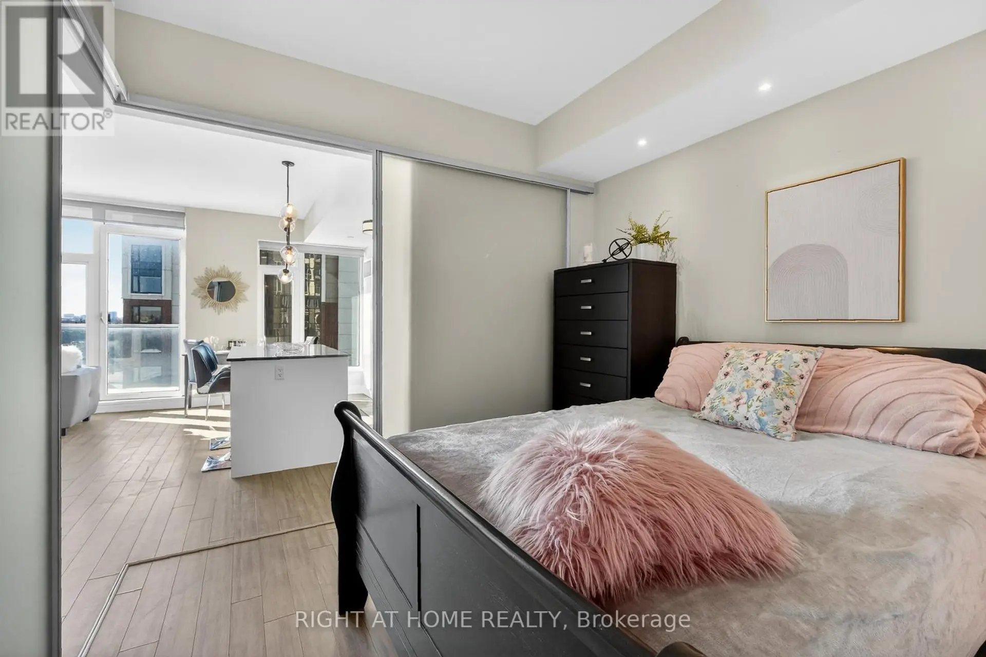 #806 118 HOLMWOOD AVENUE - Image 12