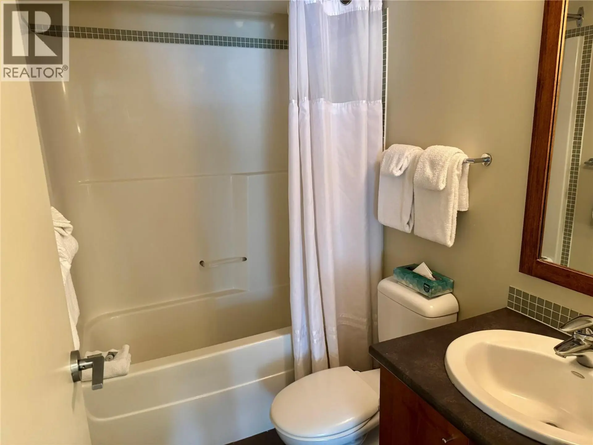 #225C 2049 Summit Drive - Image 11