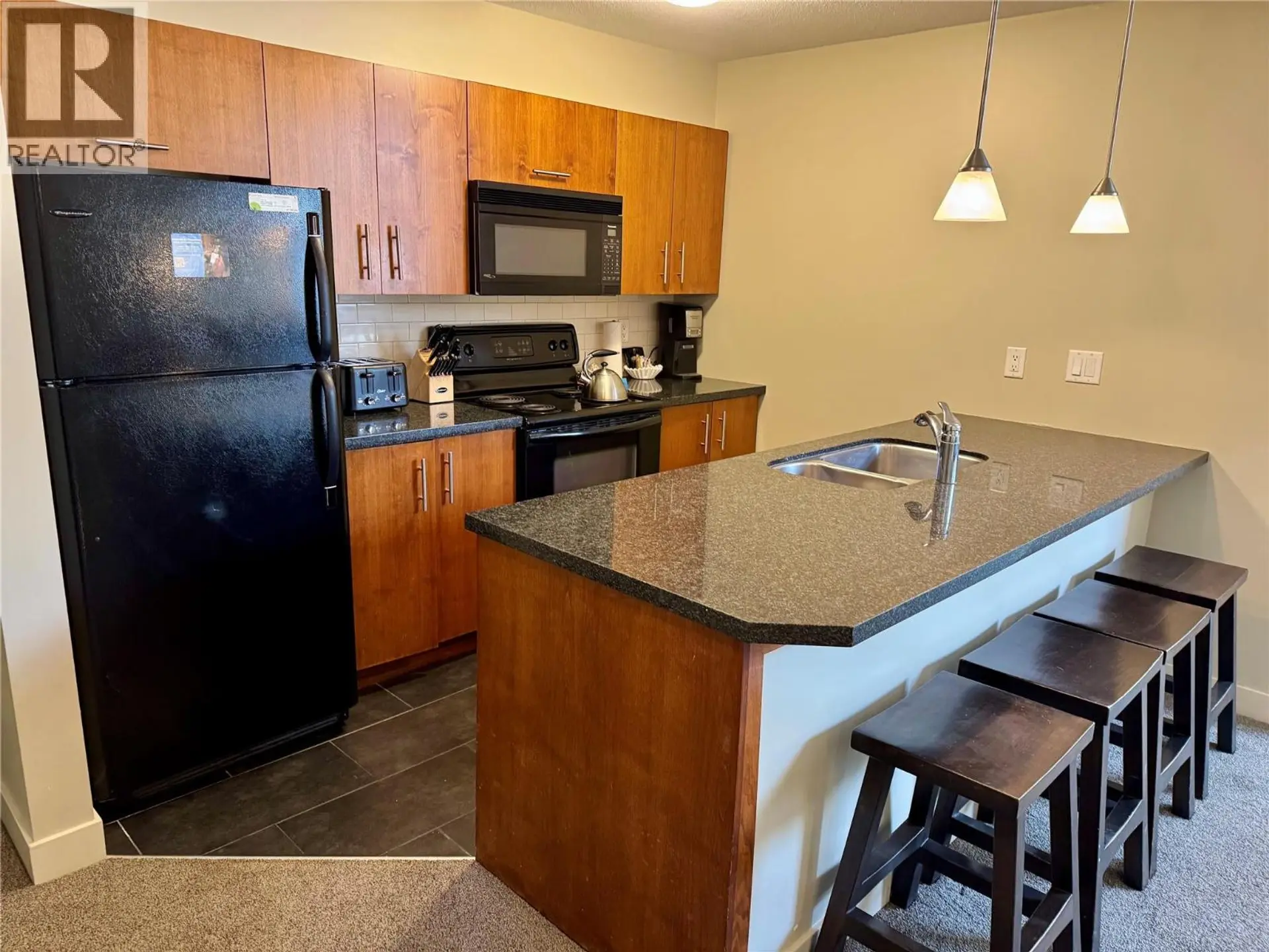 #225C 2049 Summit Drive - Image 4