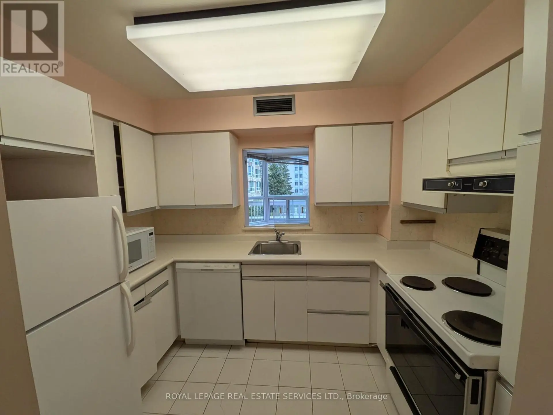 #202 11 THORNCLIFFE PARK DRIVE - Image 4