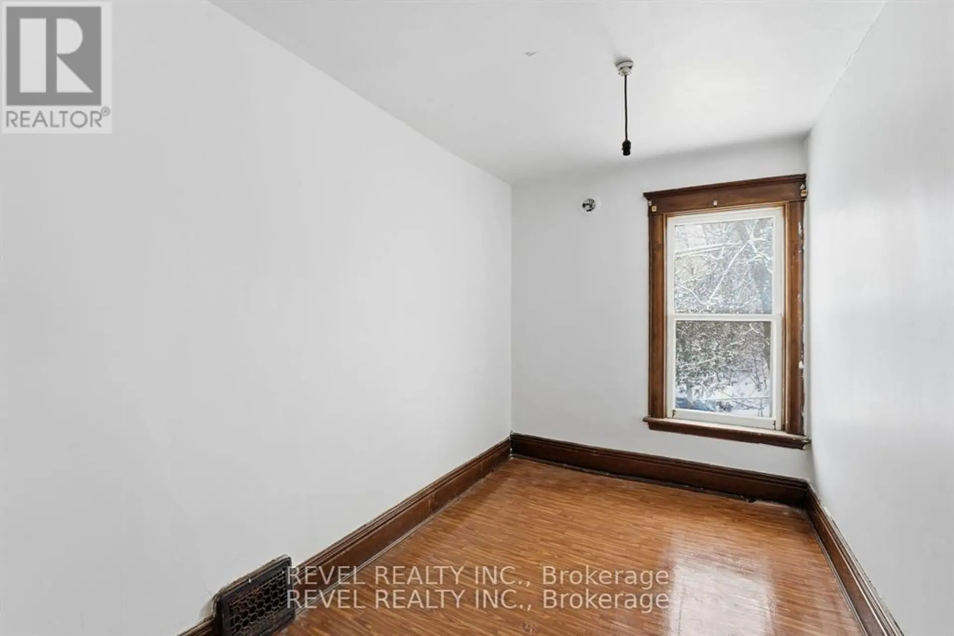 535 PARK STREET N - Image 10