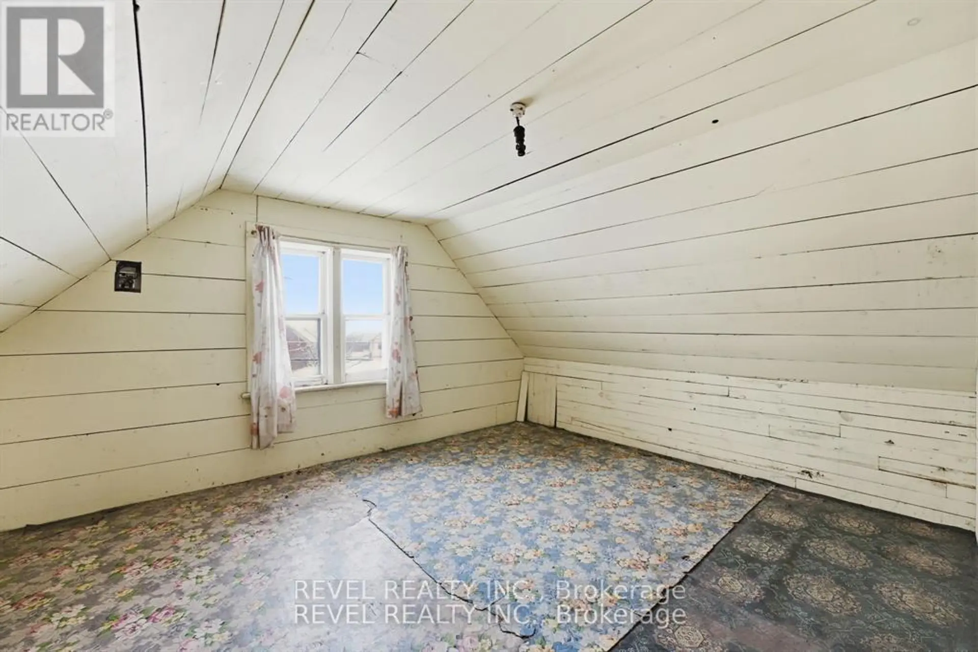 535 PARK STREET N - Image 14