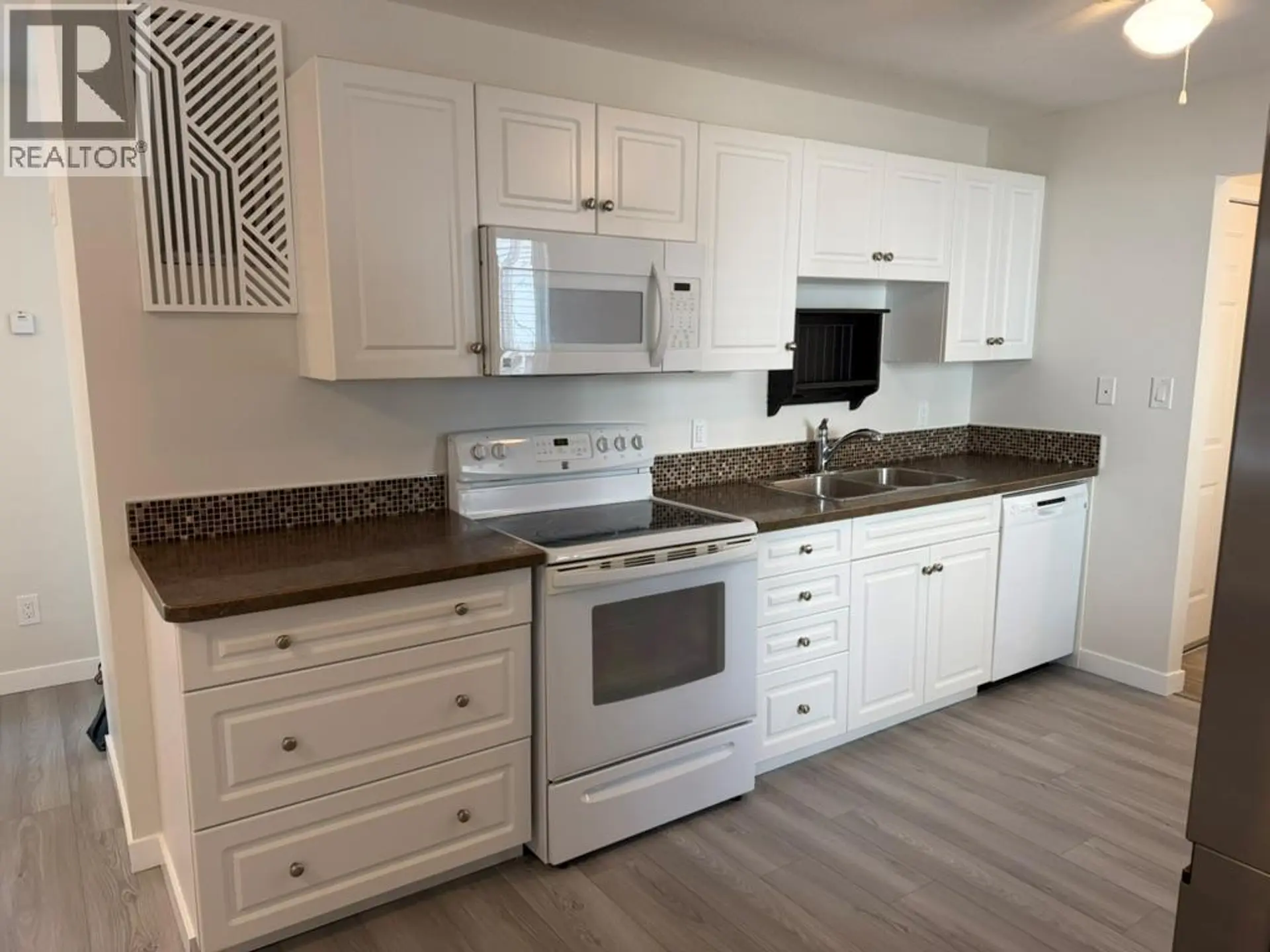 309 100A Avenue - Image 12