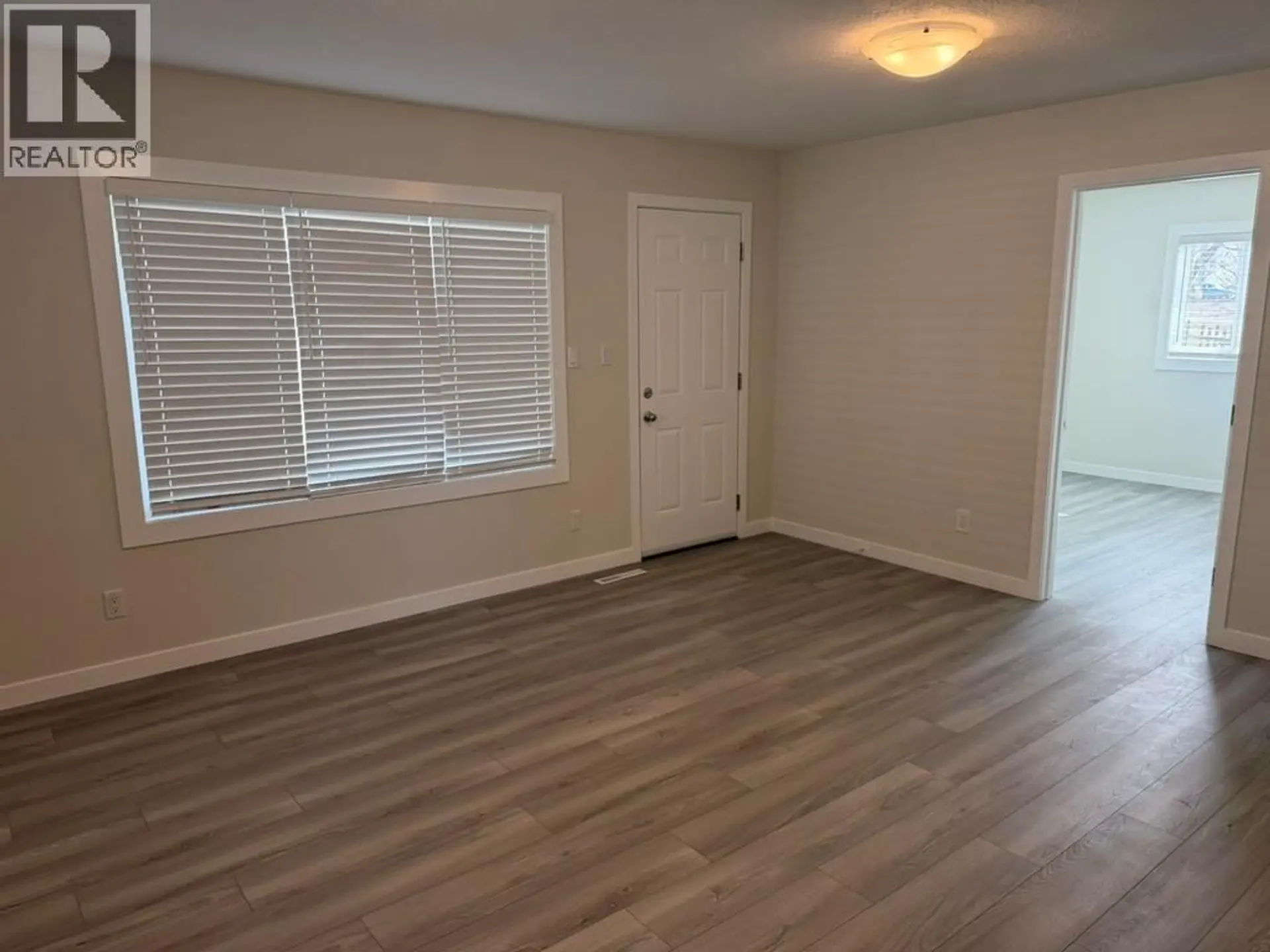 309 100A Avenue - Image 8