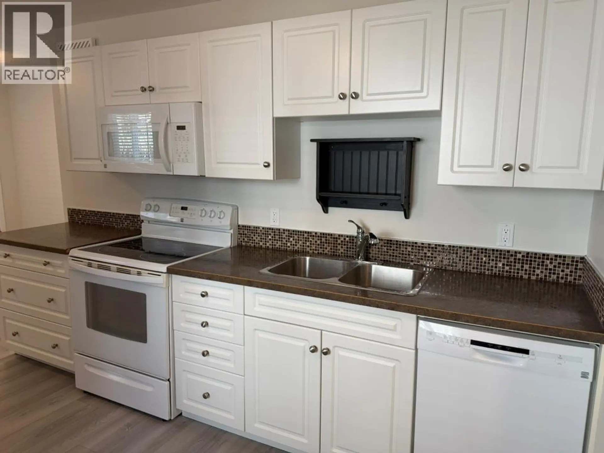 309 100A Avenue - Image 10