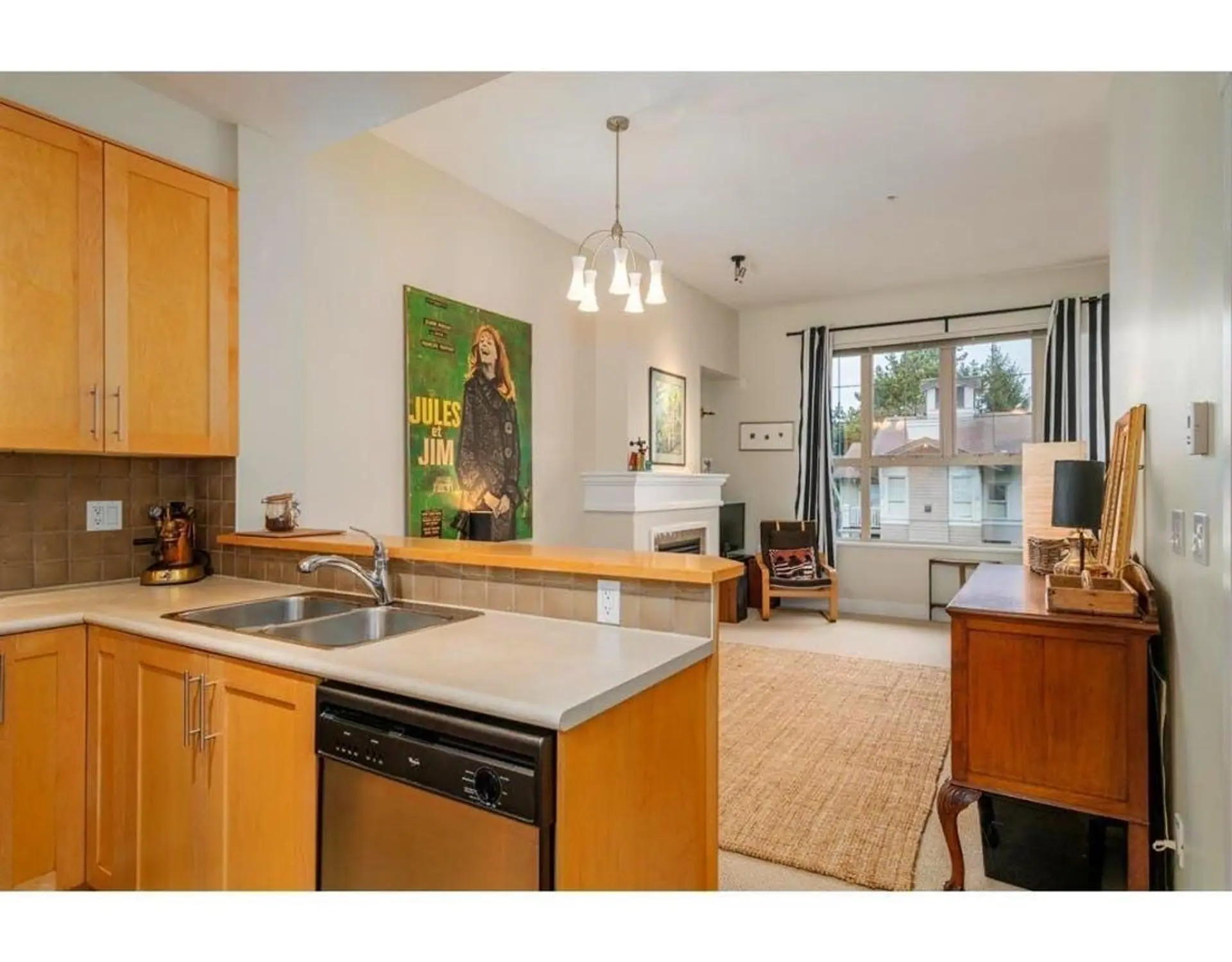 #1406 4655 Valley Drive - Image 2