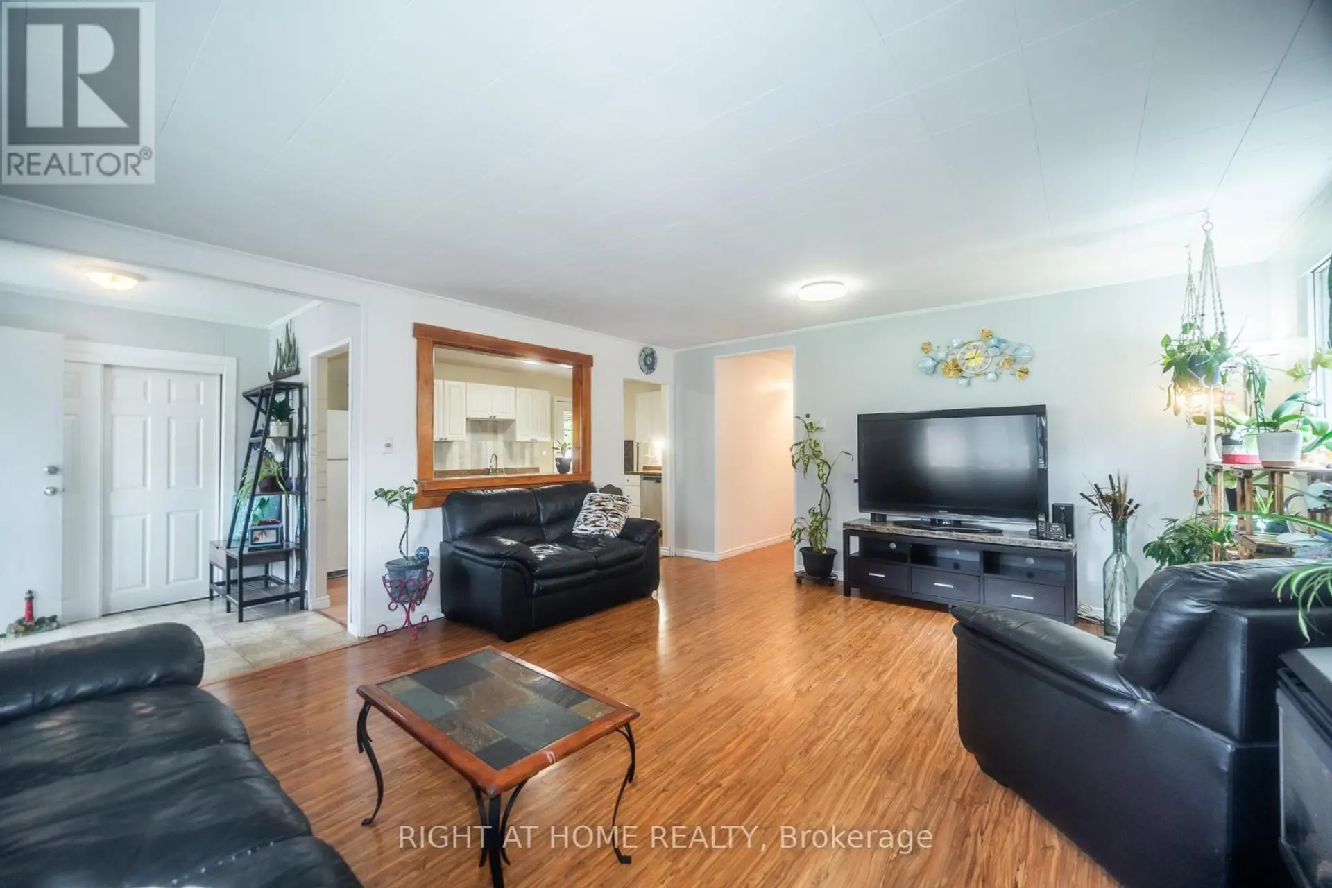 1007 FERRIER AVENUE - Image 9