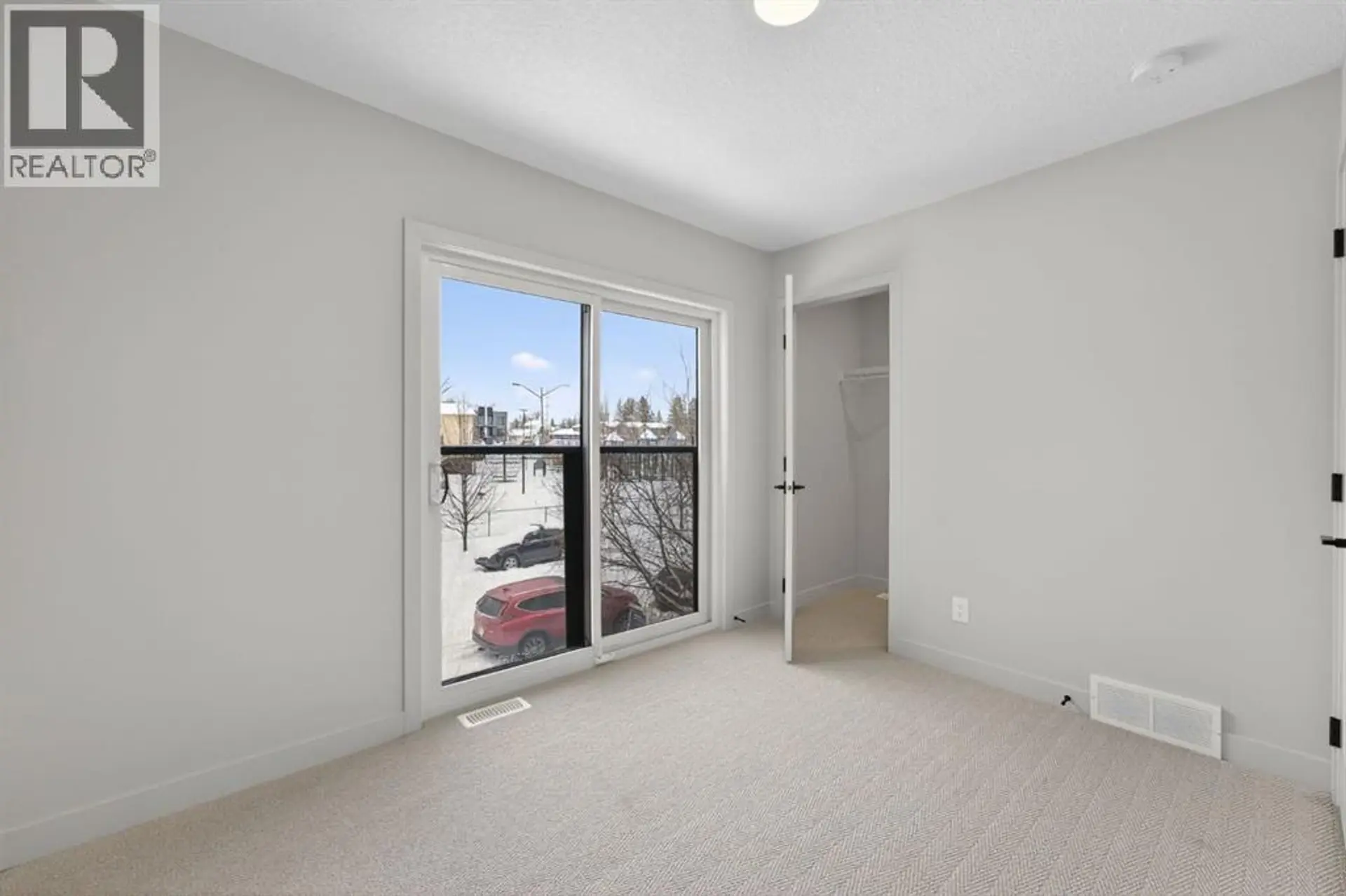 645 53 Avenue SW - Image 11
