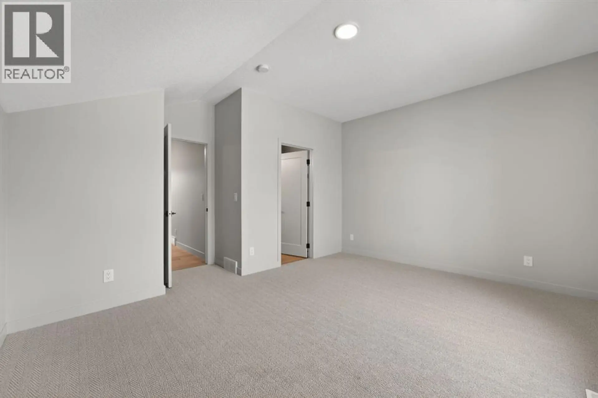 645 53 Avenue SW - Image 13