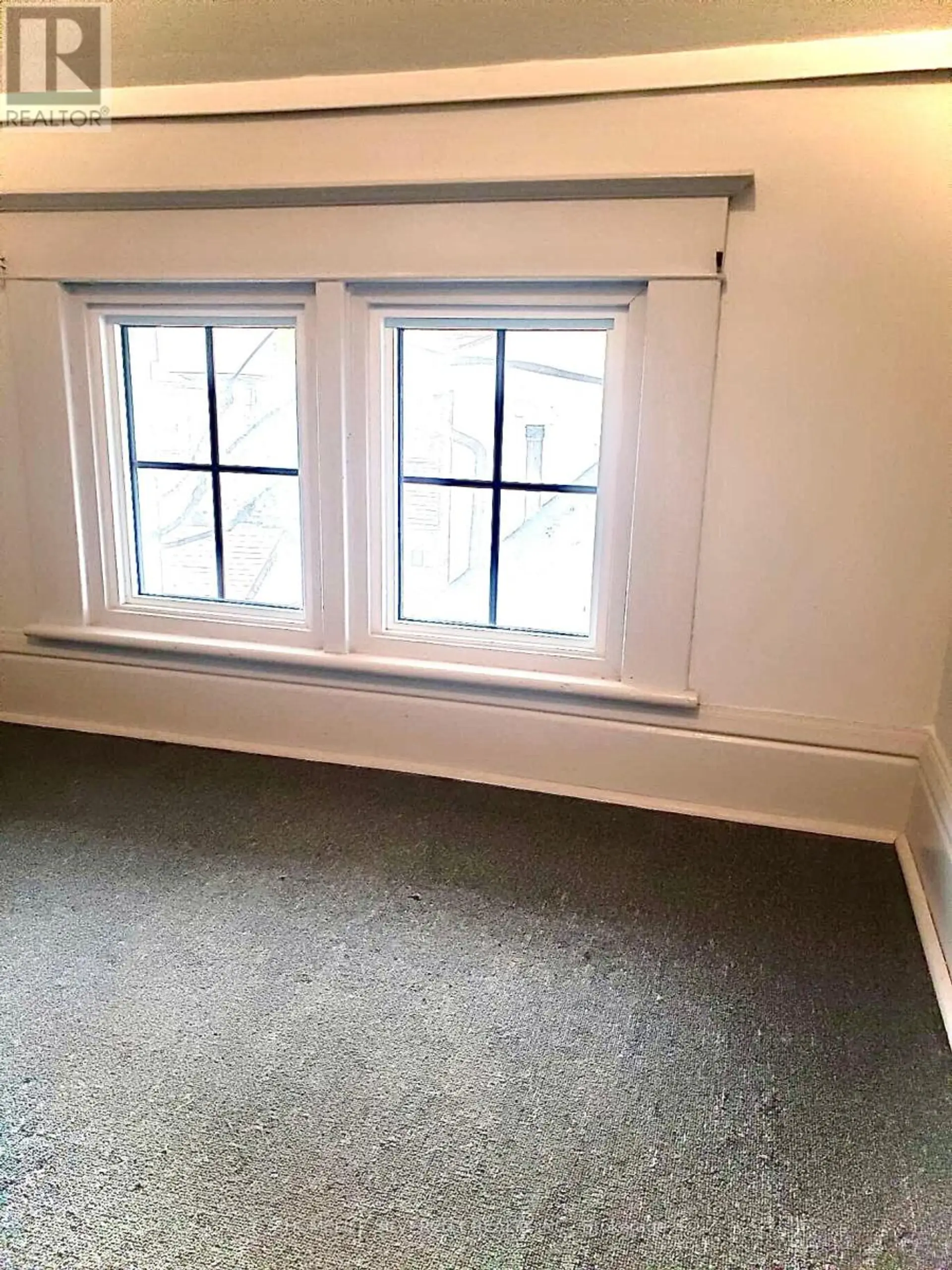 147 HOLTON AVENUE S - Image 11