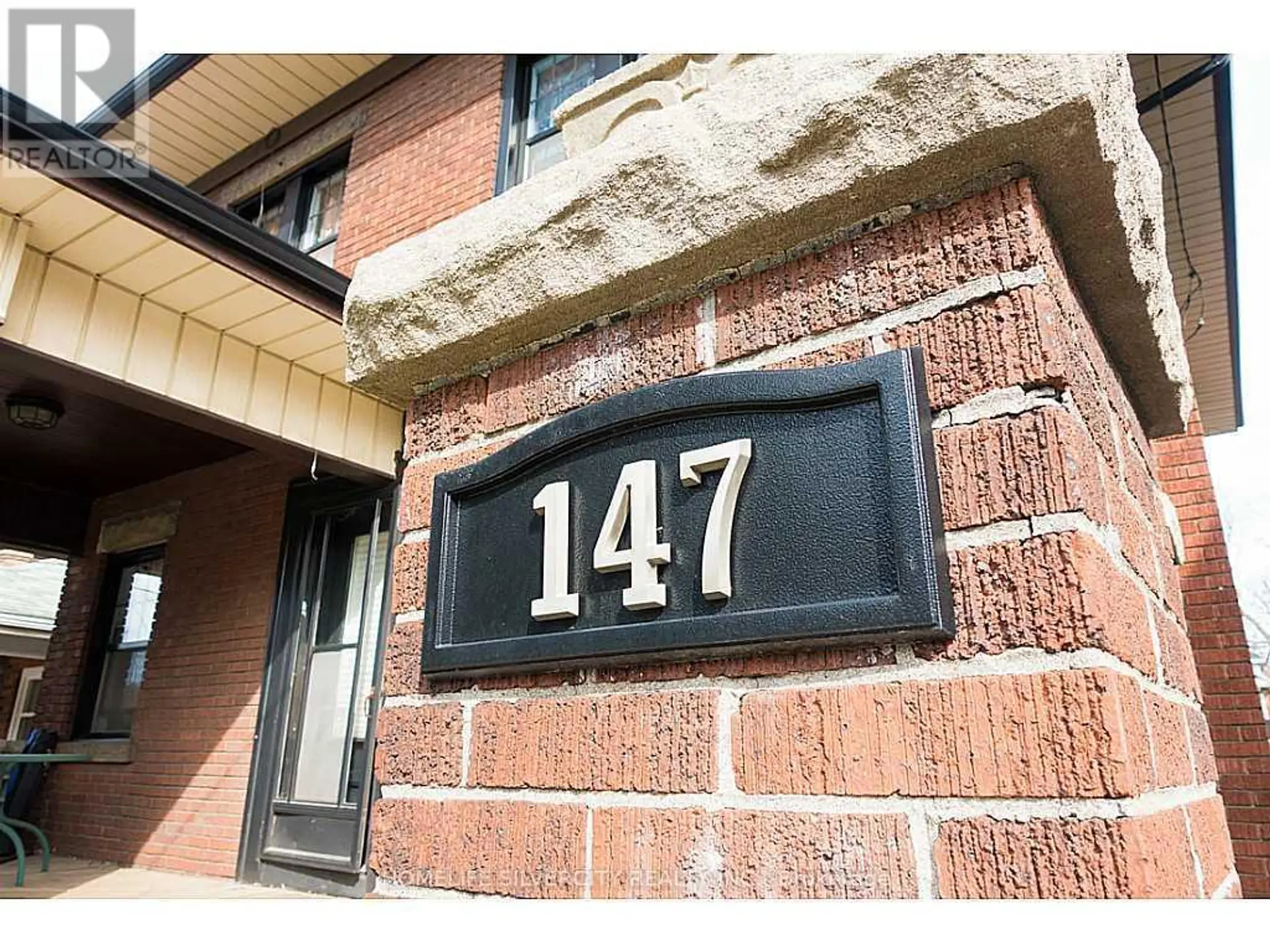 147 HOLTON AVENUE S - Image 2