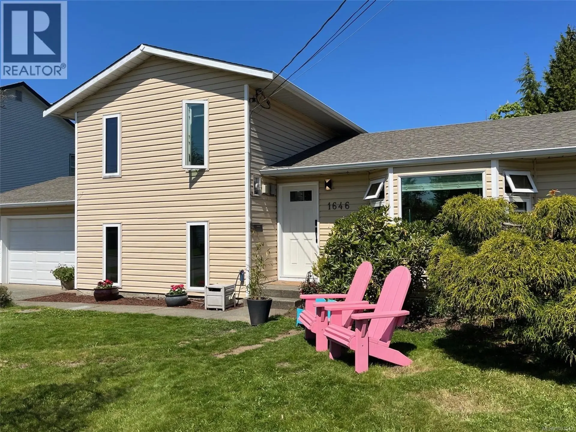 Property at 1646 Maquinna Ave, Comox, BC