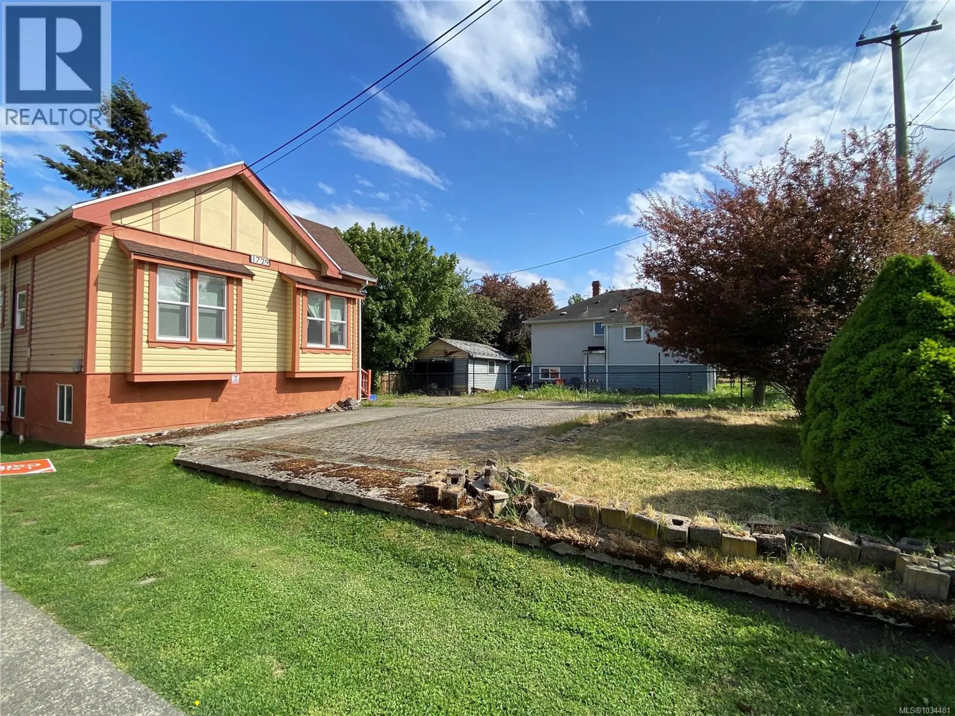1729 Foul Bay Rd - Image 2