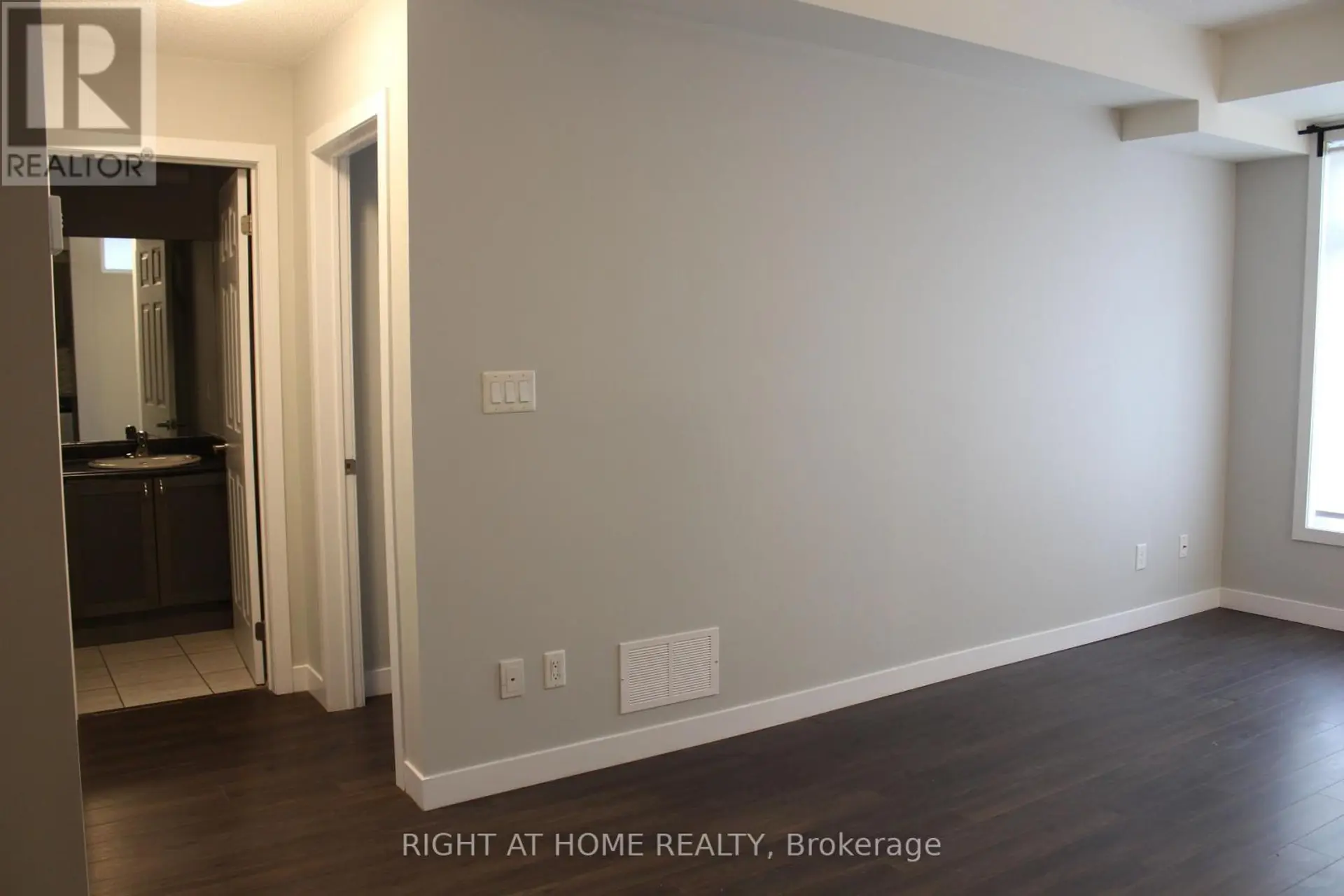#17 6 BICKNELL AVENUE - Image 3