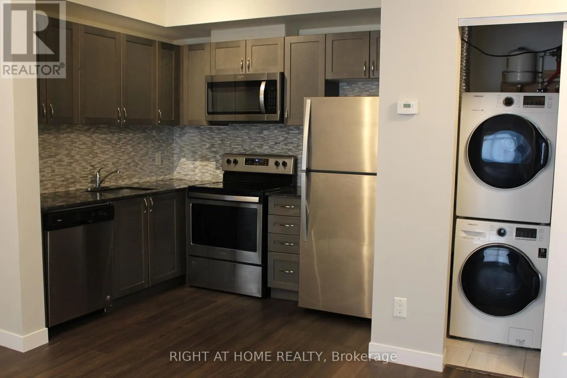 #17 6 BICKNELL AVENUE - Image 5
