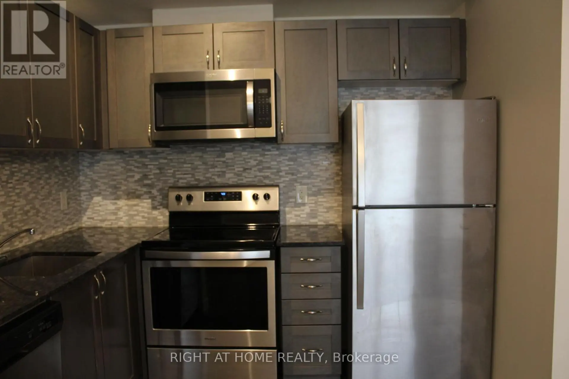 #17 6 BICKNELL AVENUE - Image 6