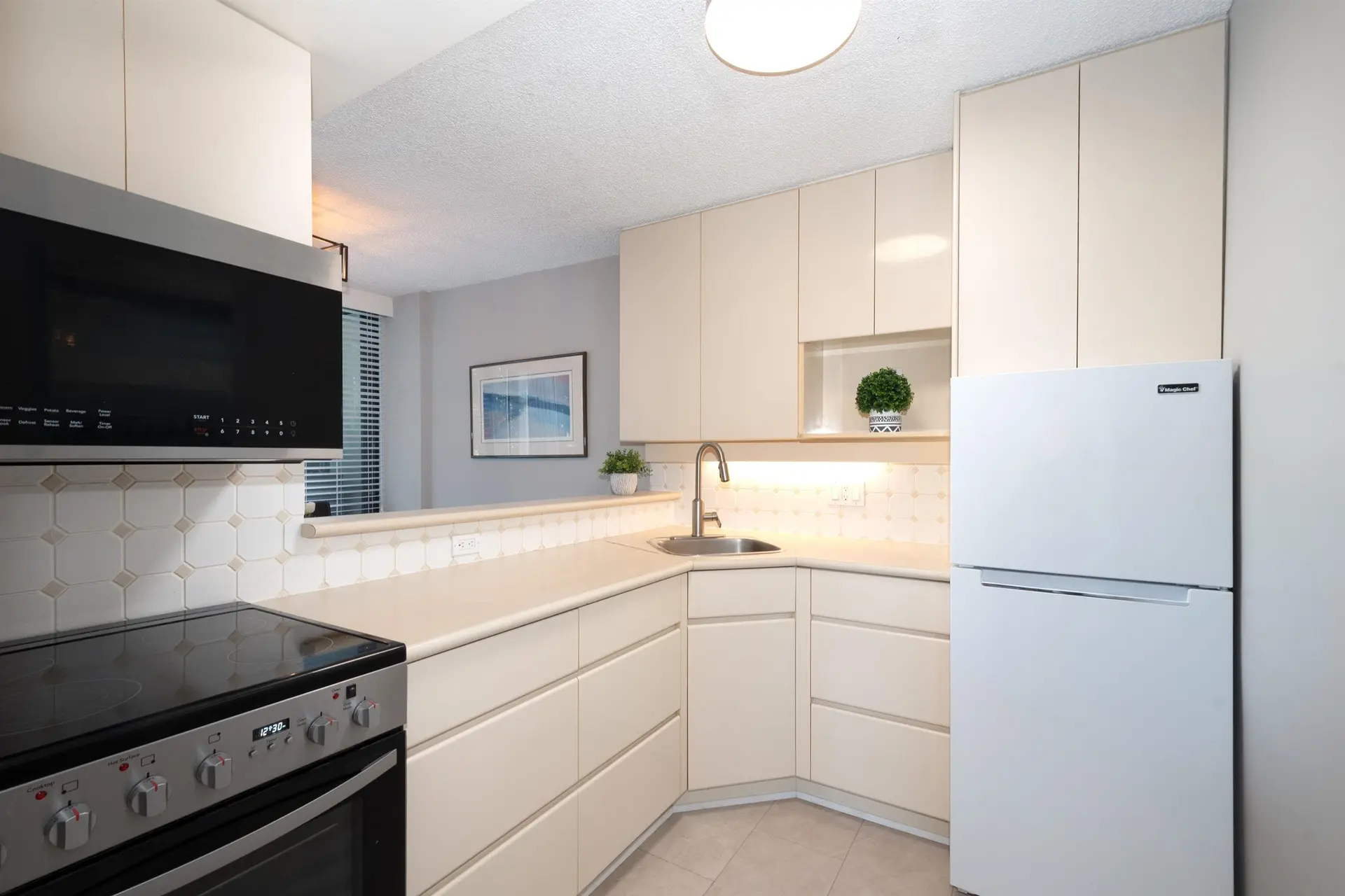 #204 650 16th Street - Image 12