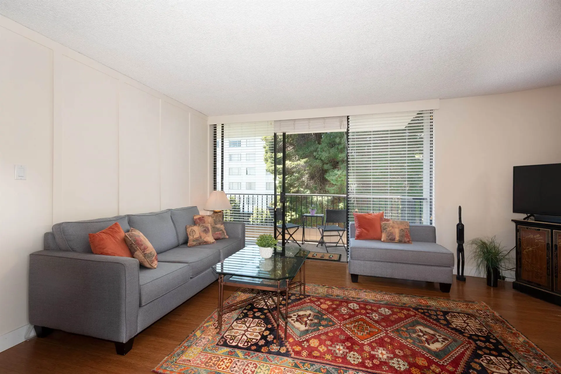 #204 650 16th Street - Image 8