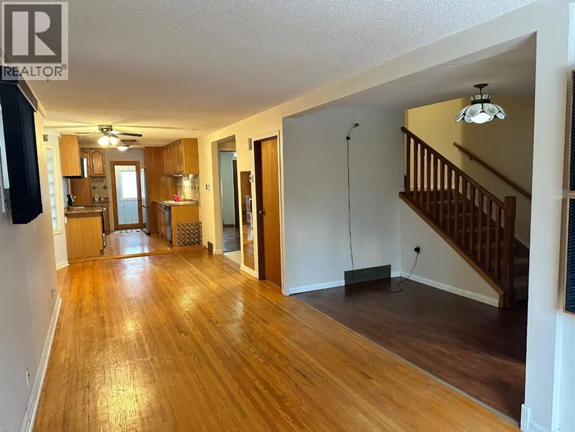 334 3 Avenue NE - Image 4