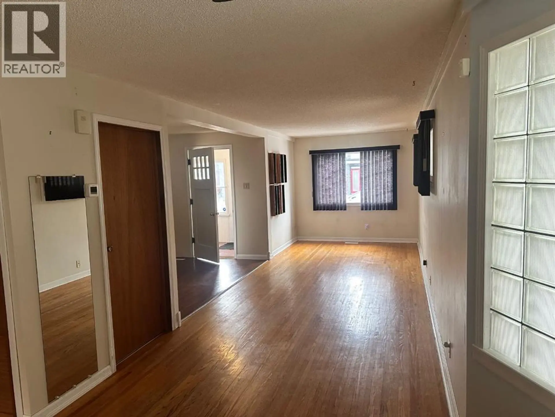 334 3 Avenue NE - Image 3