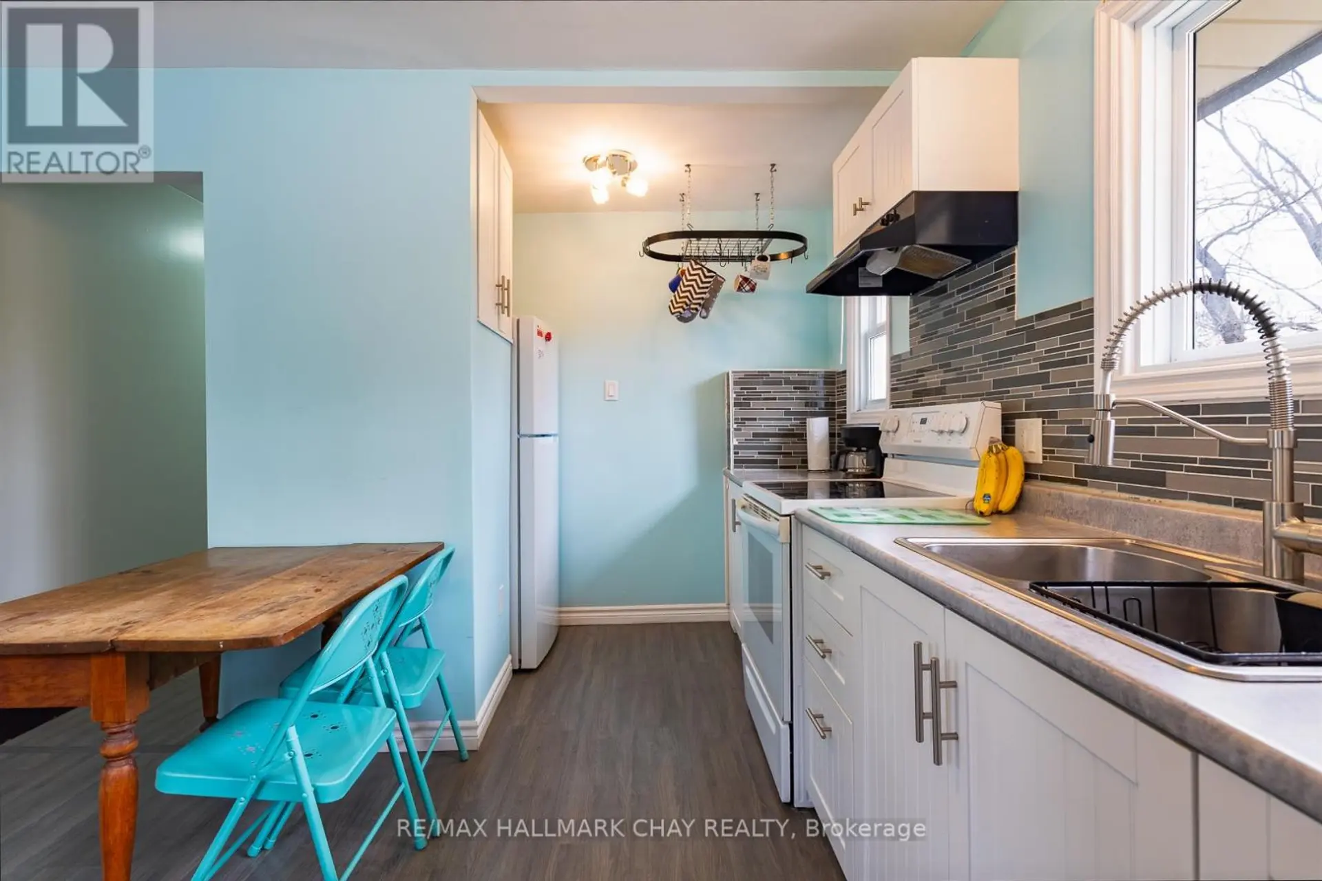 6 DICKSON STREET - Image 3