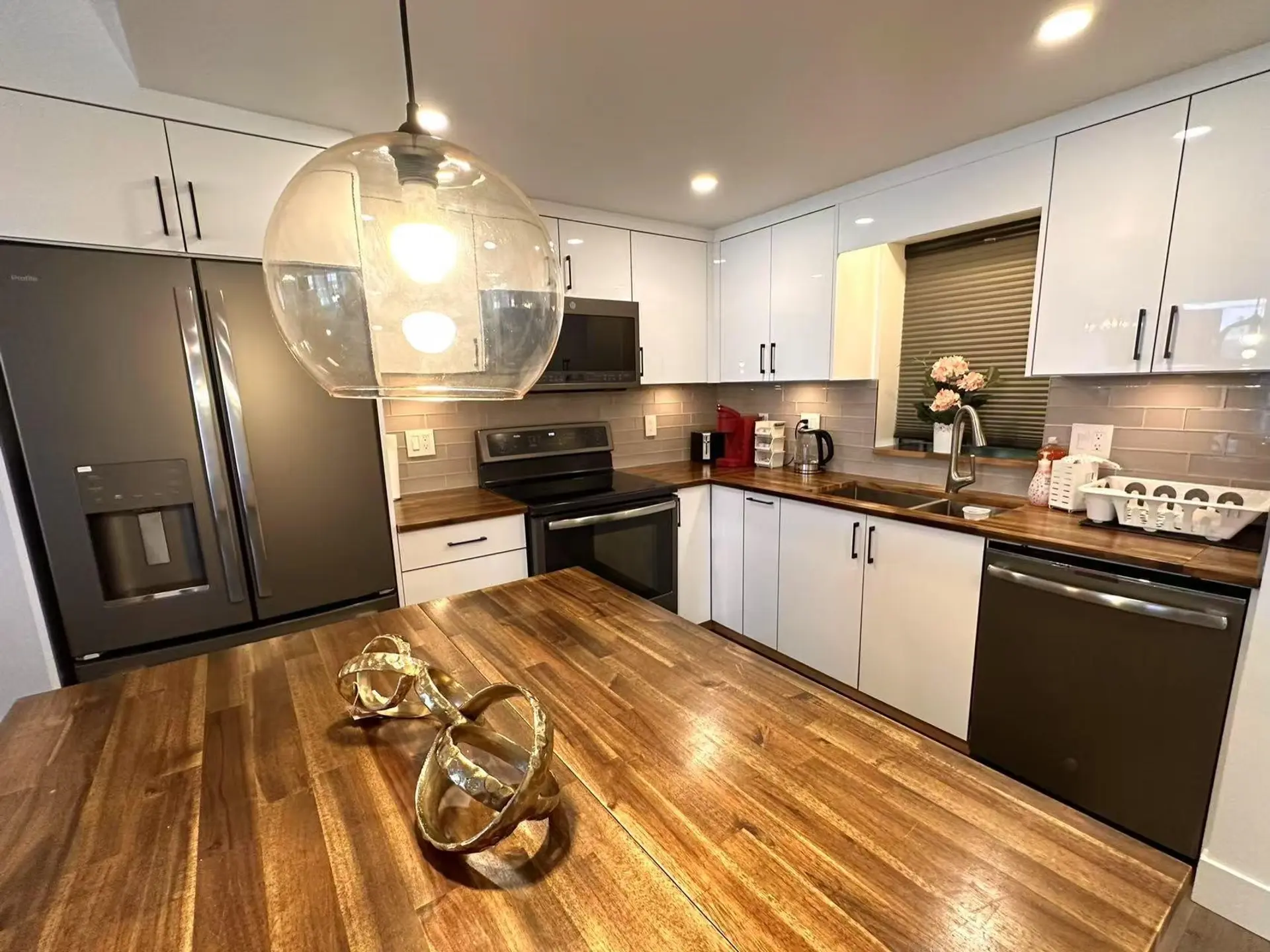 #311 555 Abbott Street - Image 3