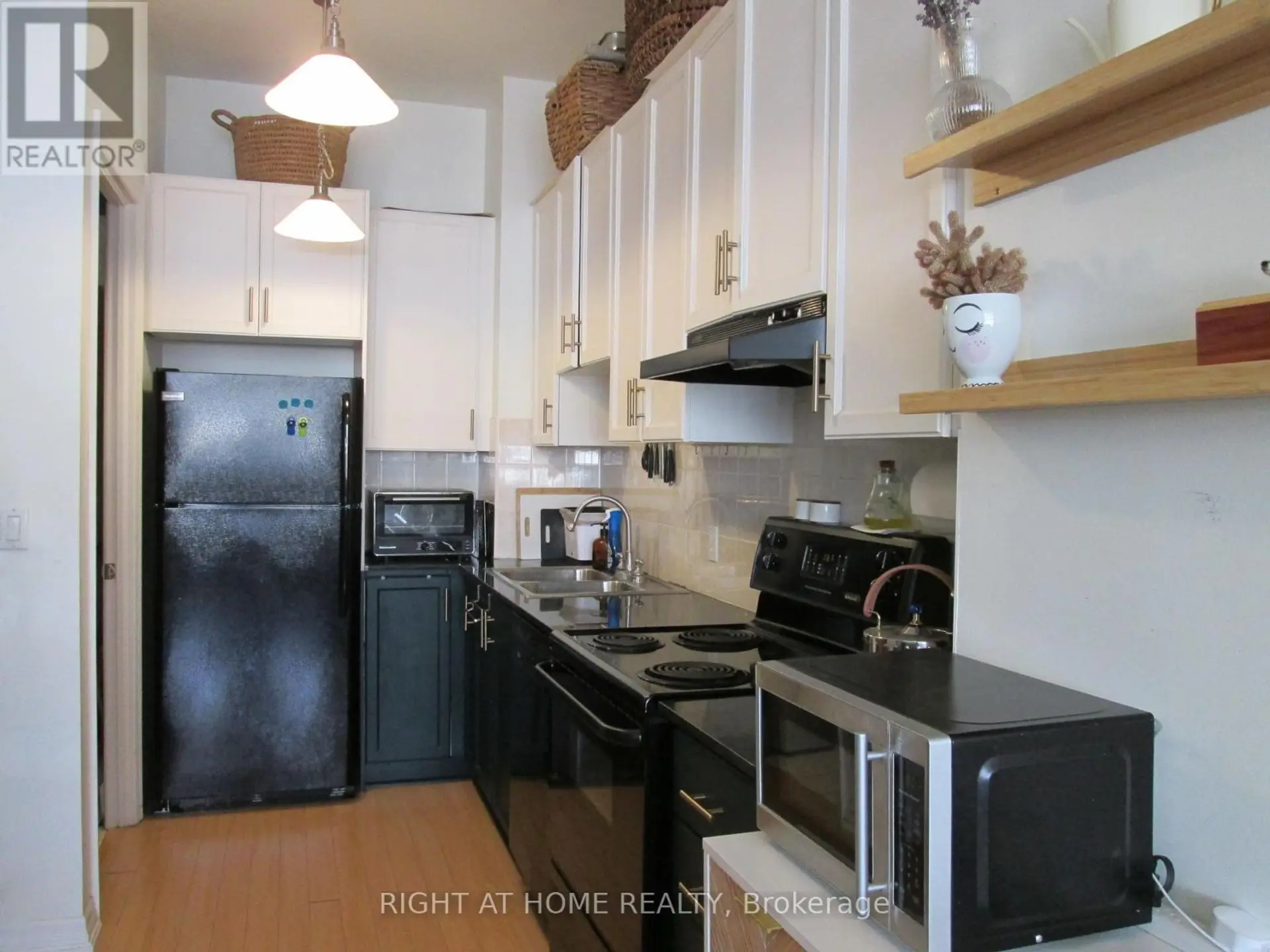 #206 797 DON MILLS ROAD - Image 3