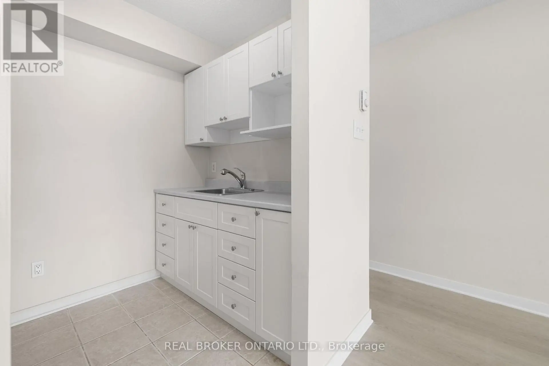 #103C 2041 ARROWSMITH DRIVE - Image 9